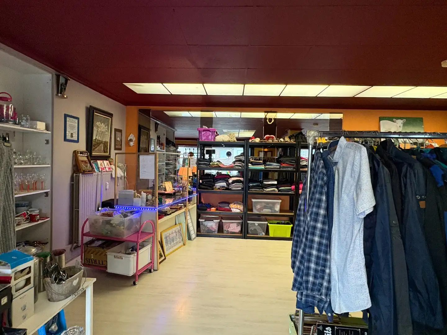 Centraal en goed gelegen handelsruimte in Kuurne foto 8