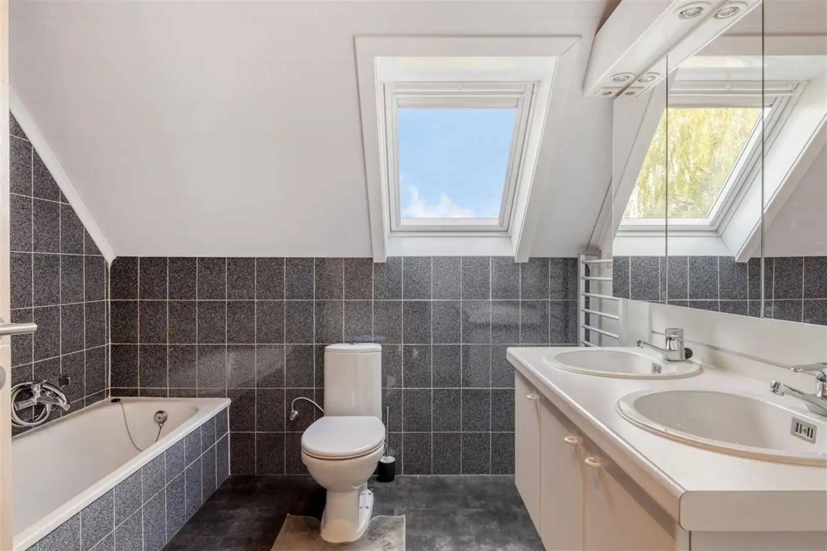 Verzorgde woning met 3 slpk en garage foto 21