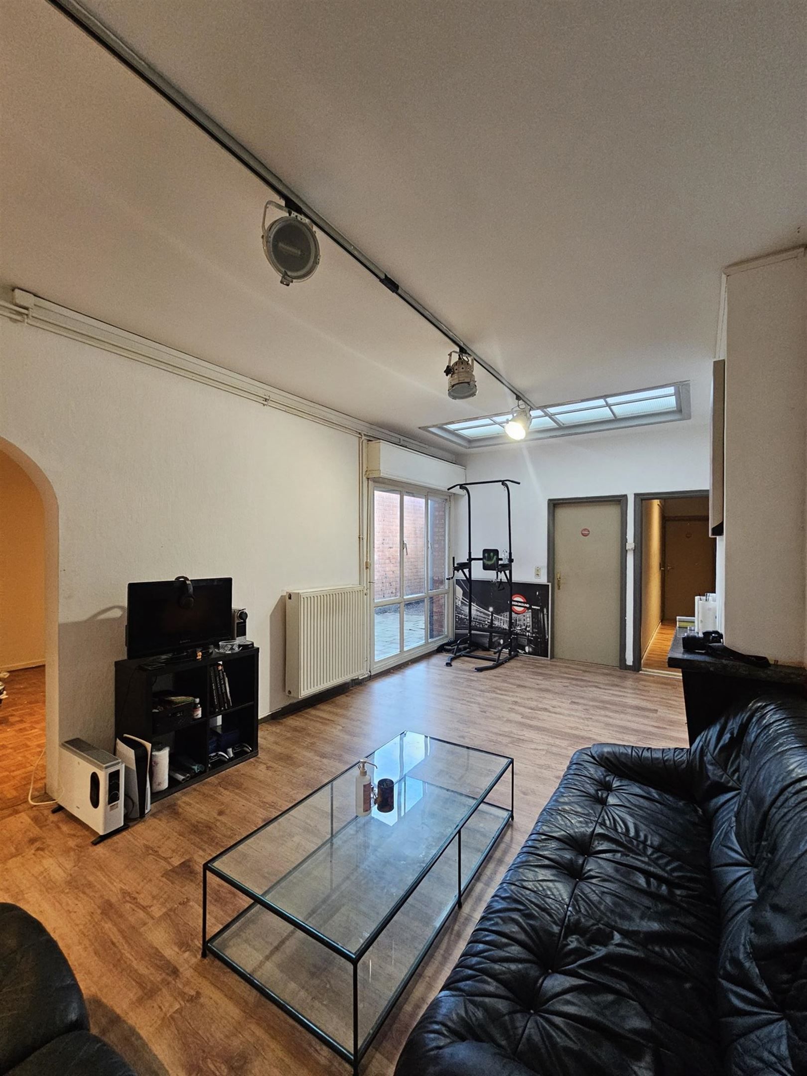 Centraal gelegen winkelpand met woonst en tuin foto 5