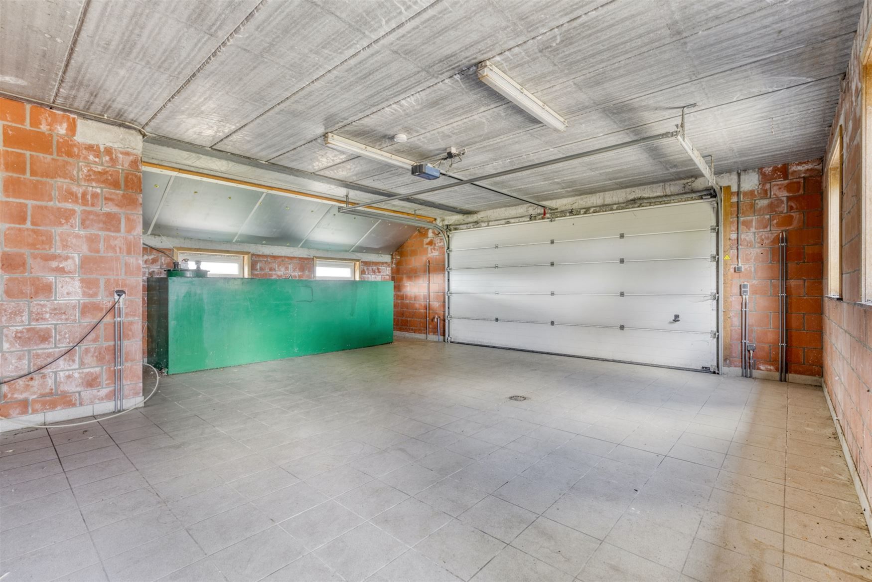 Ruime hoeve met stallingen foto 20