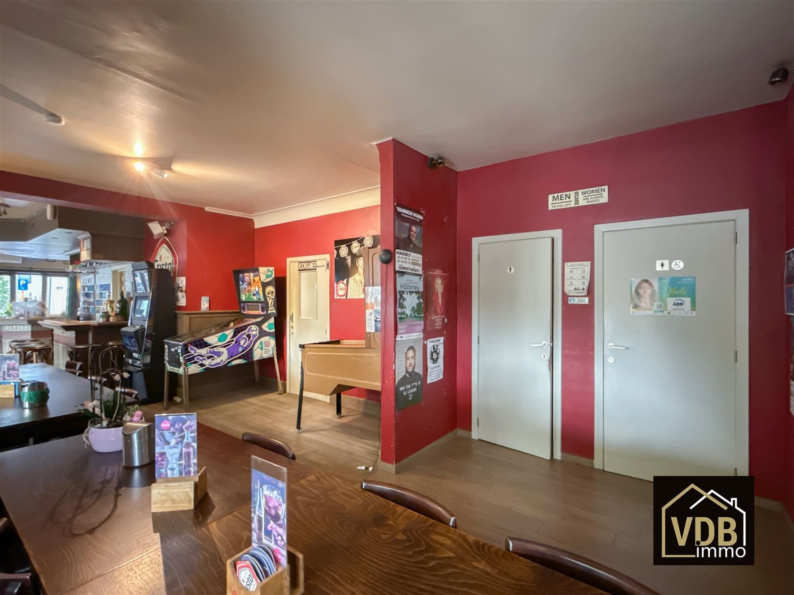 HANDELSHUIS MET WOONST foto 12