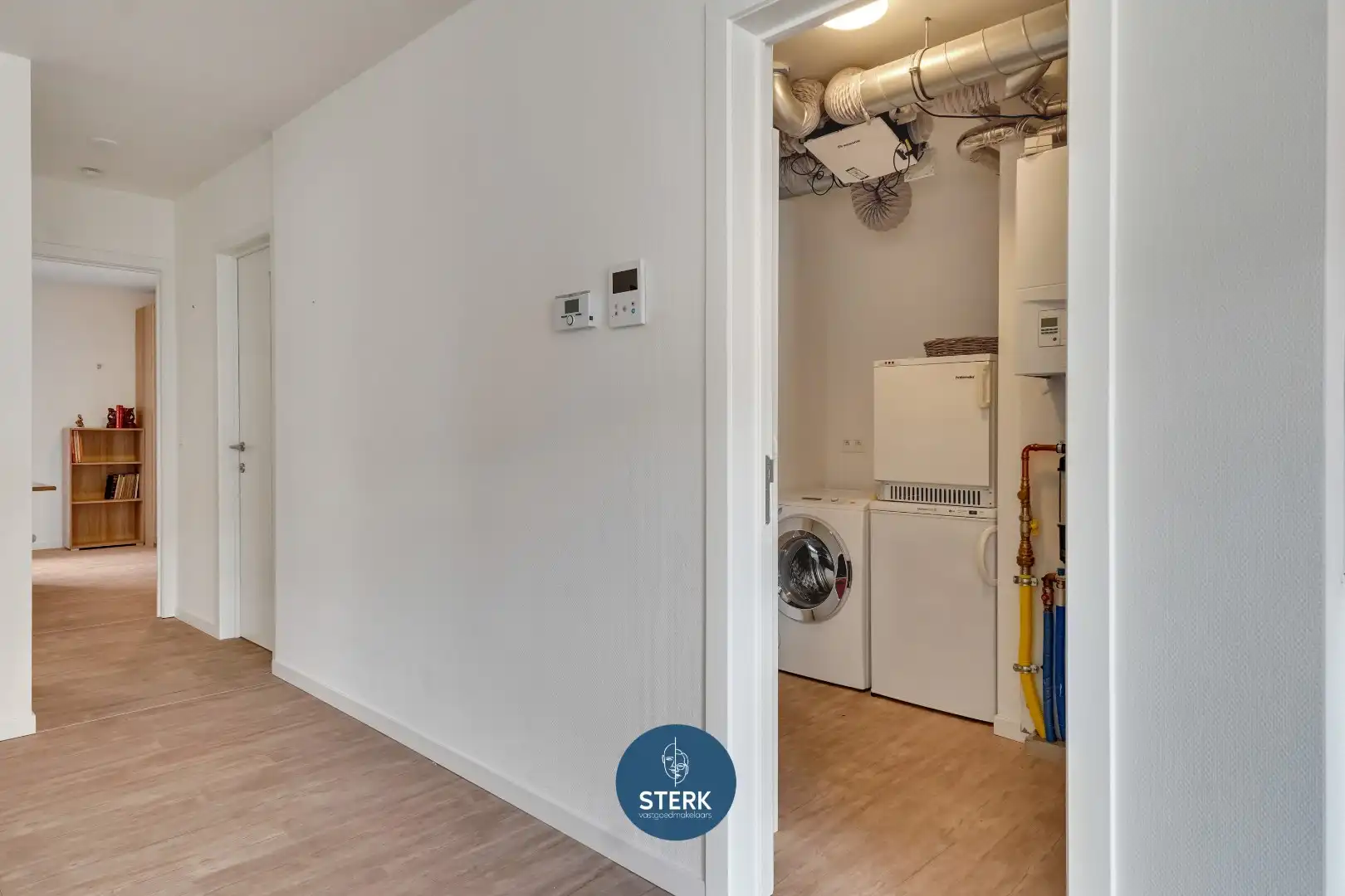 RECENT APPARTEMENT INCLUSIEF PARKING + 2 BERGINGEN IN CENTRUM LANAKEN !  foto 17