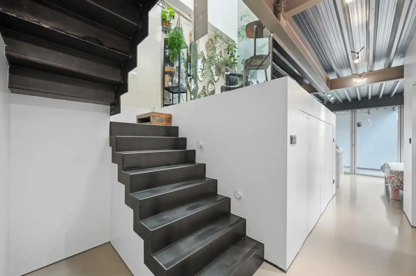 Moderne open bebouwing met prachtige tuin met zwemvijver foto 9