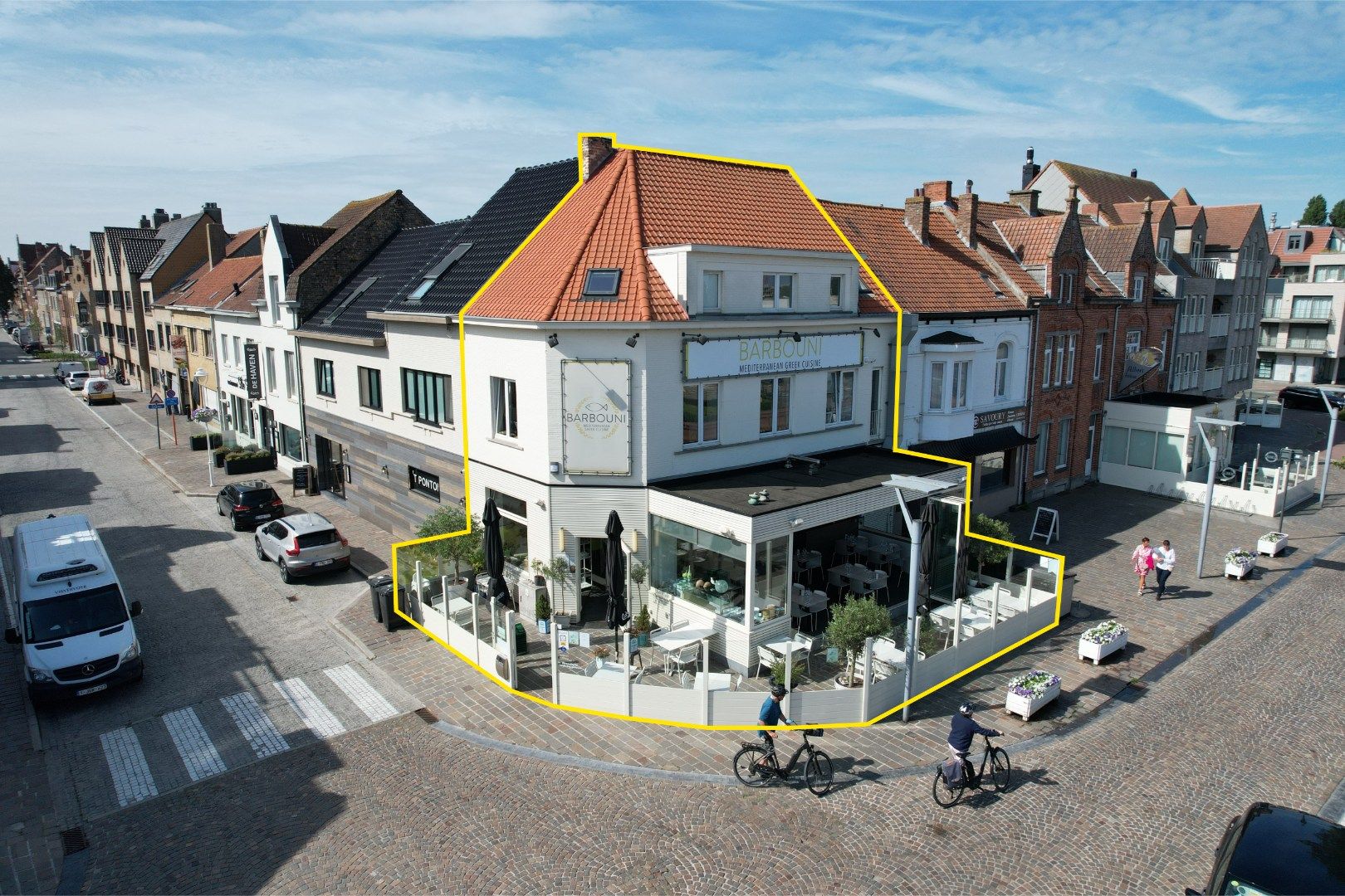 Succesvolle horecazaak met karakter in hartje Nieuwpoort-Stad op de Kaai gelegen. foto {{pictureIndex}}