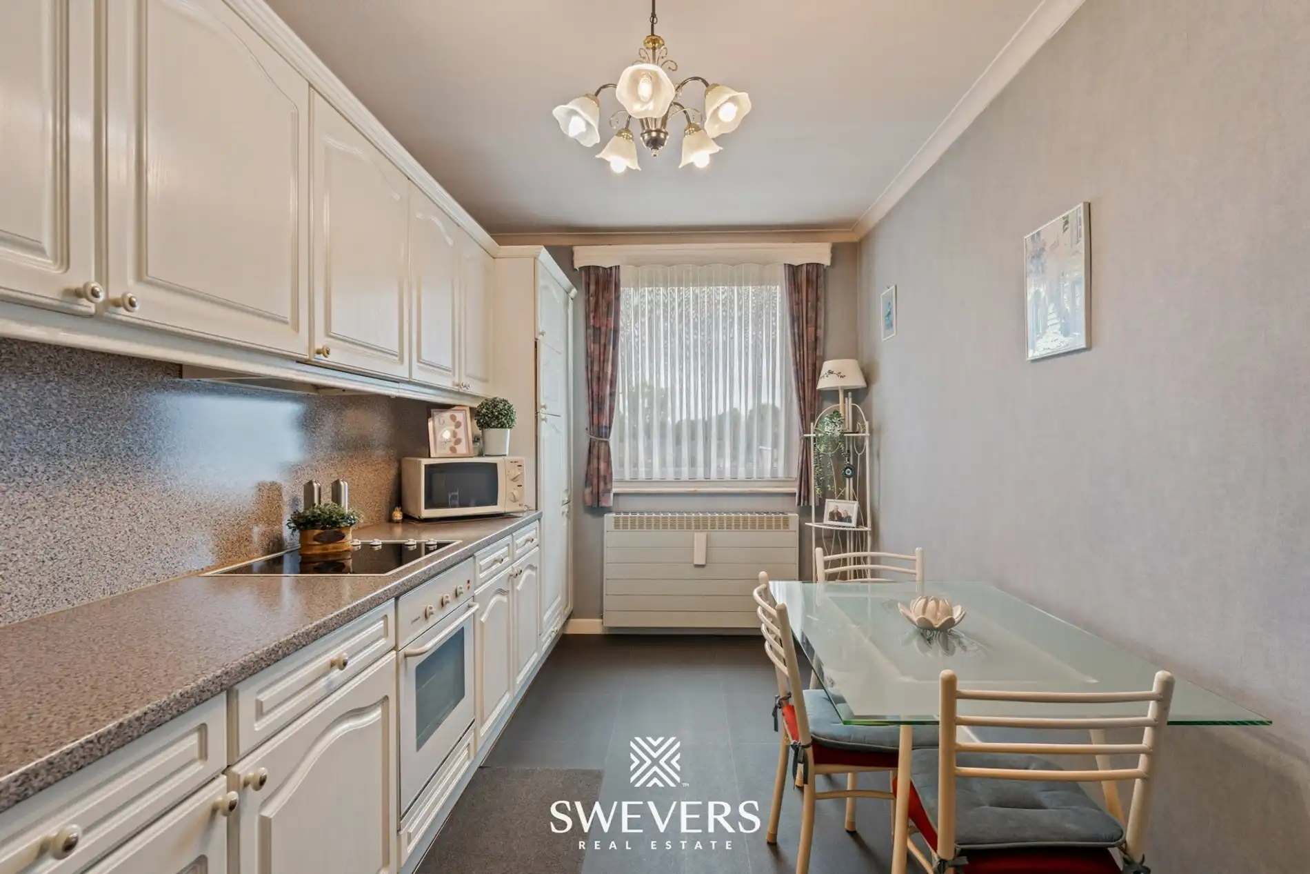 Gelijkvloerse woning met tuin en garage in hartje Tongeren foto 13