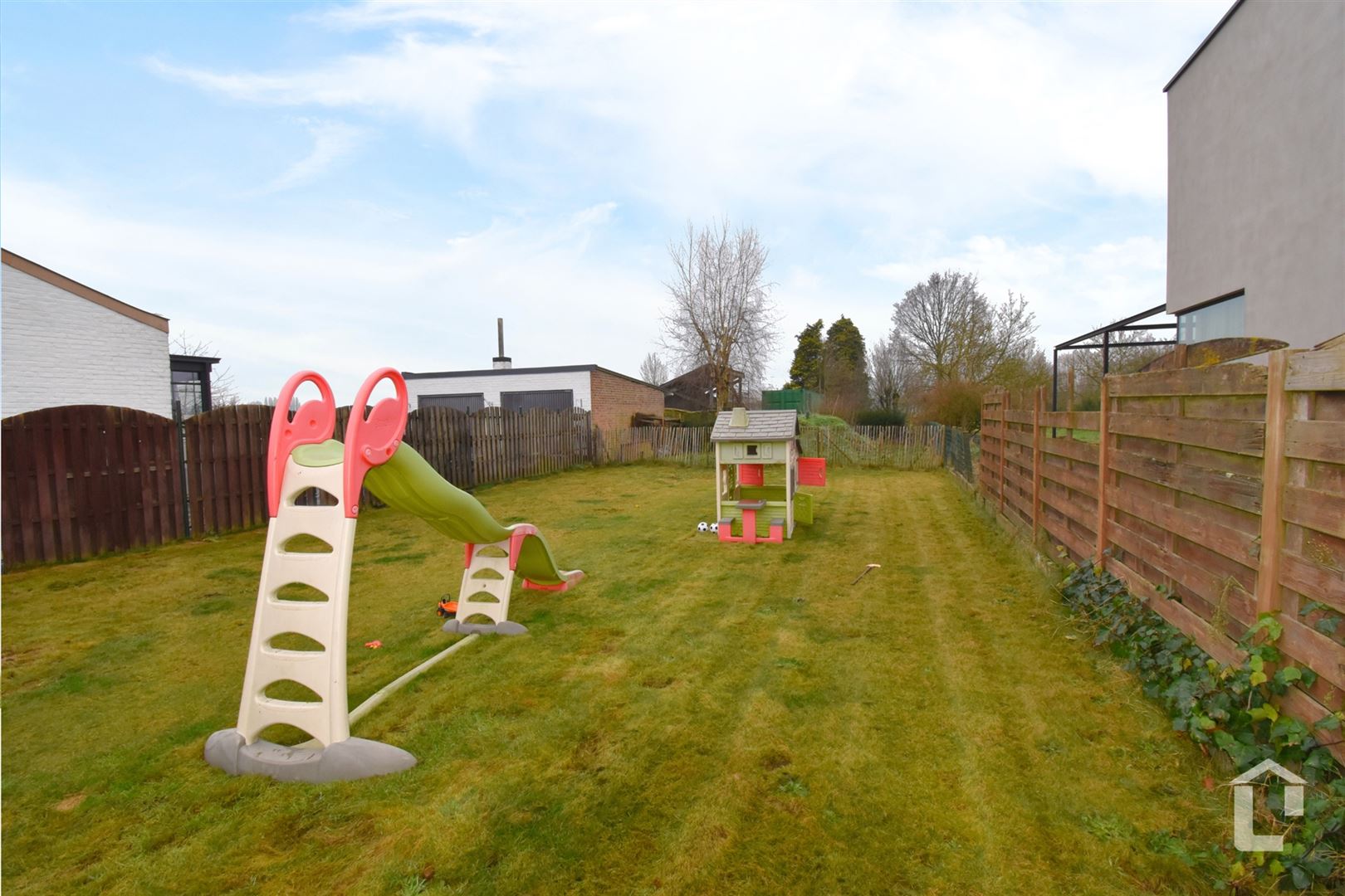 Instapklare, gerenoveerde woning nabij centrum van Eke foto 13