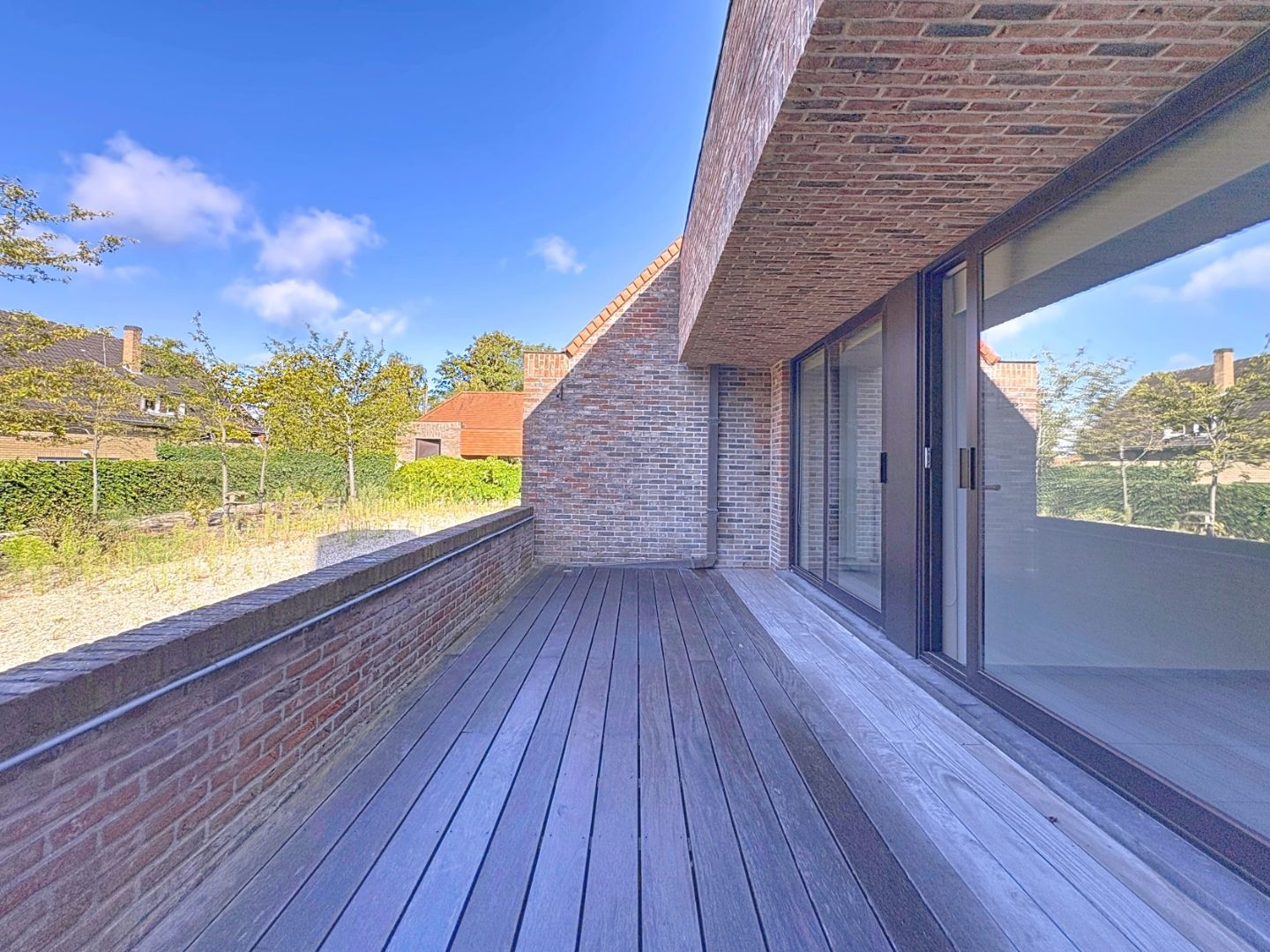 Ruim appartement met groot zongericht terras. foto 2