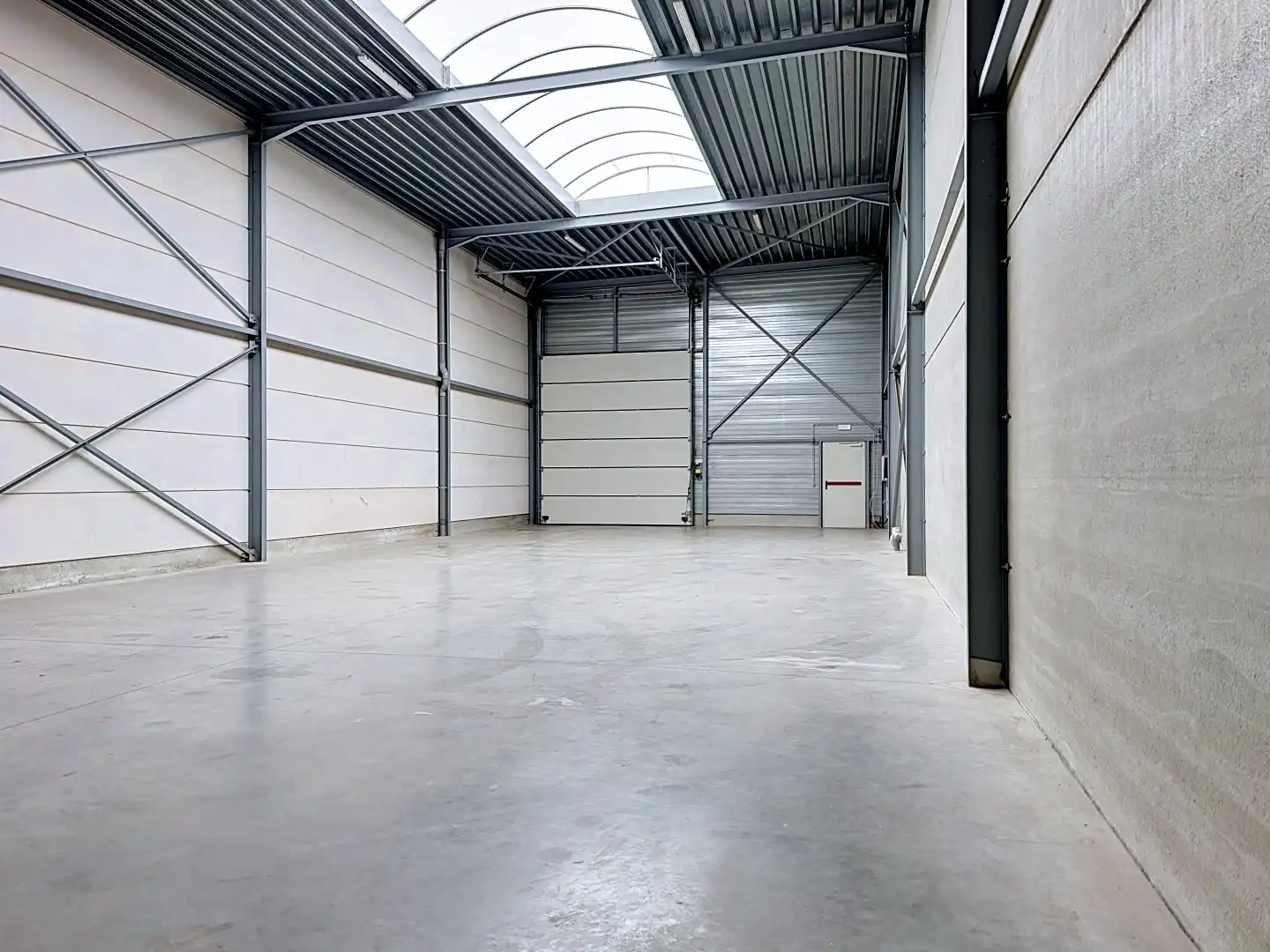 Recente KMO-unit te koop! foto {{pictureIndex}}