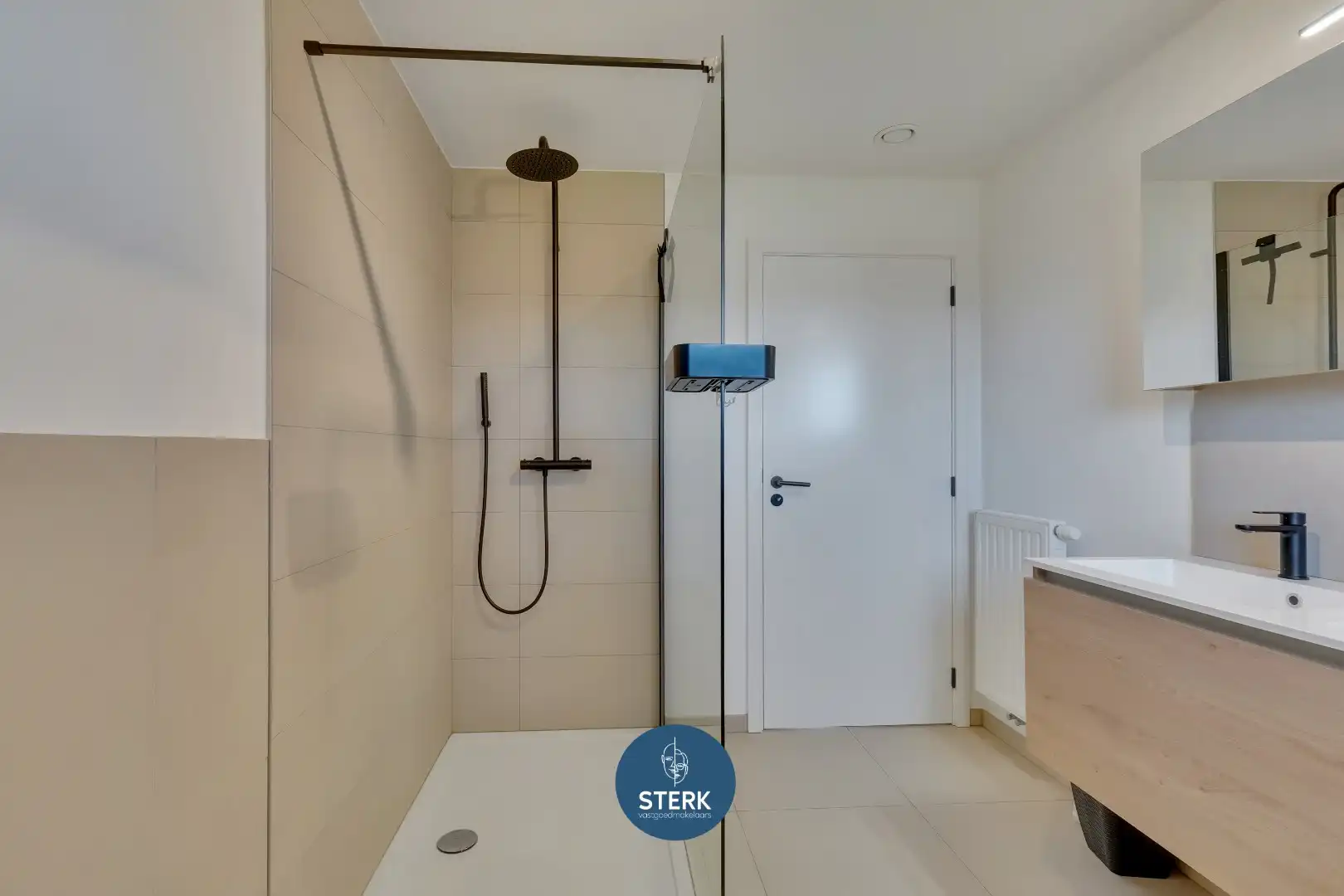 INSTAPKLARE GEZINSWONING MET EPC LABEL A NABIJ DE GRENS TE VELDWEZELT ! foto 16