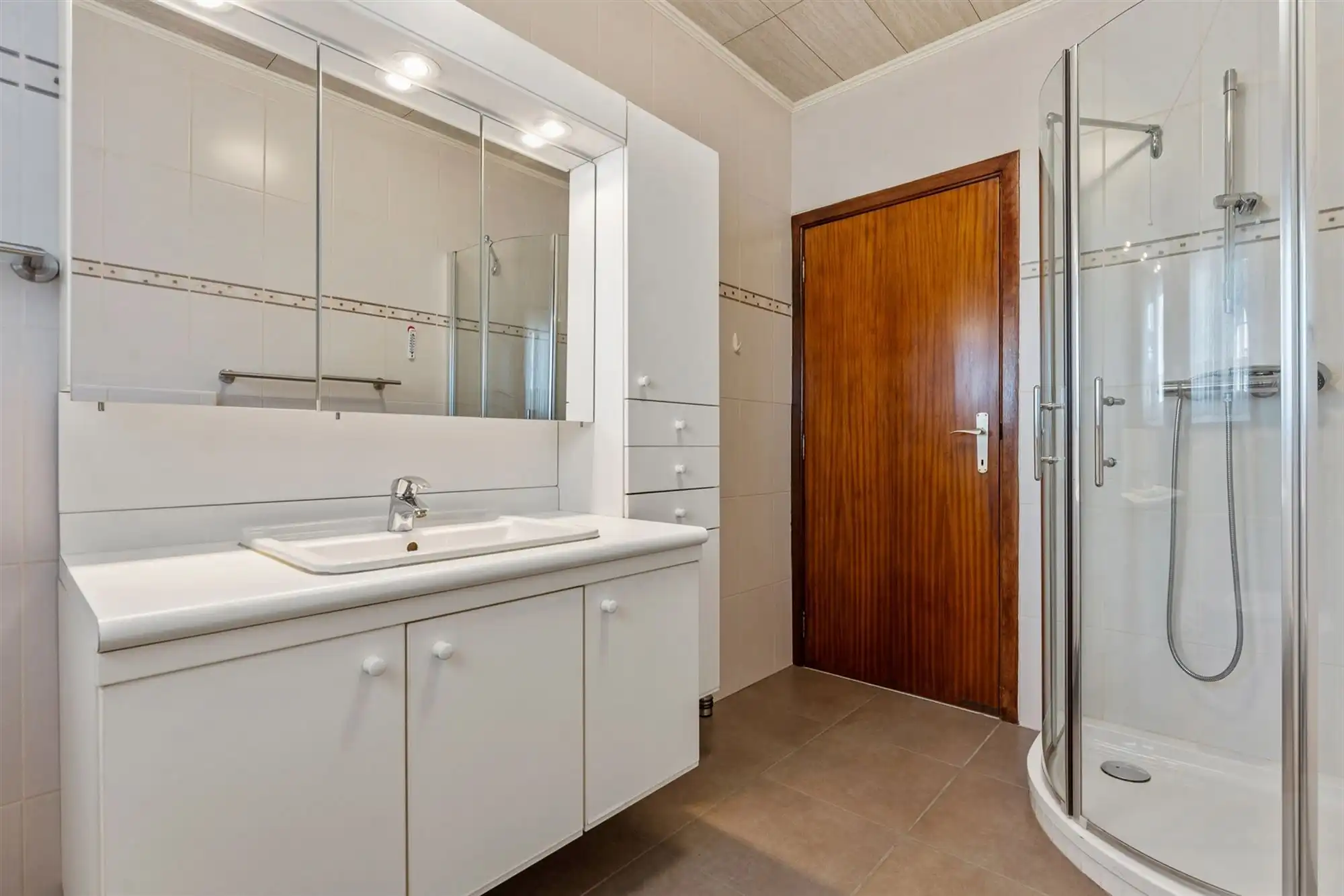 GOED ONDERHOUDEN GELIJKVLOERSE WONING MET 3 SLAAPKAMERS RUSTIG GELEGEN TE STAL foto 19