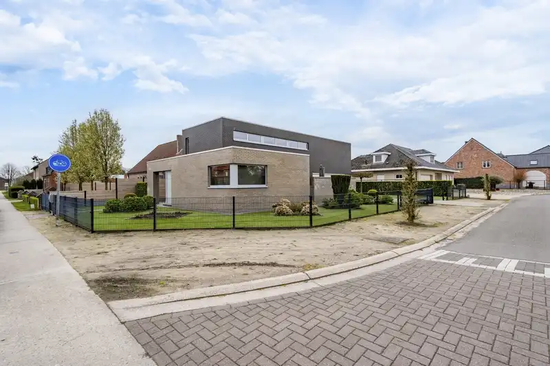 Moderne gezinswoning met 3 slaapkamers nabij de Nederlandse grens foto 2