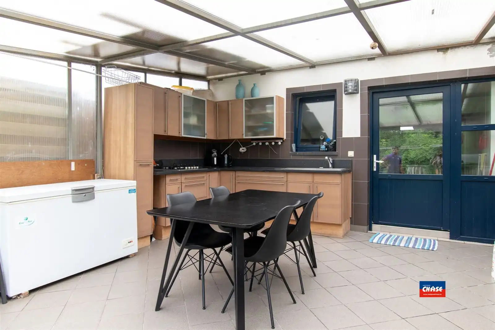 Gerenoveerde rijwoning met 4/5 slaapkamers en grote tuin foto 5