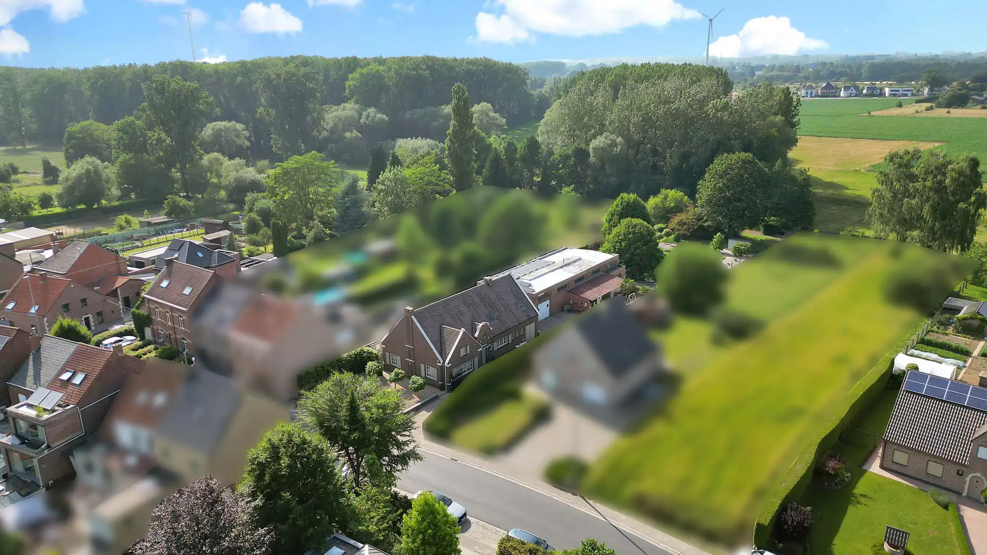 Instapklare woning met loods (verkoop onder registratie) foto {{pictureIndex}}