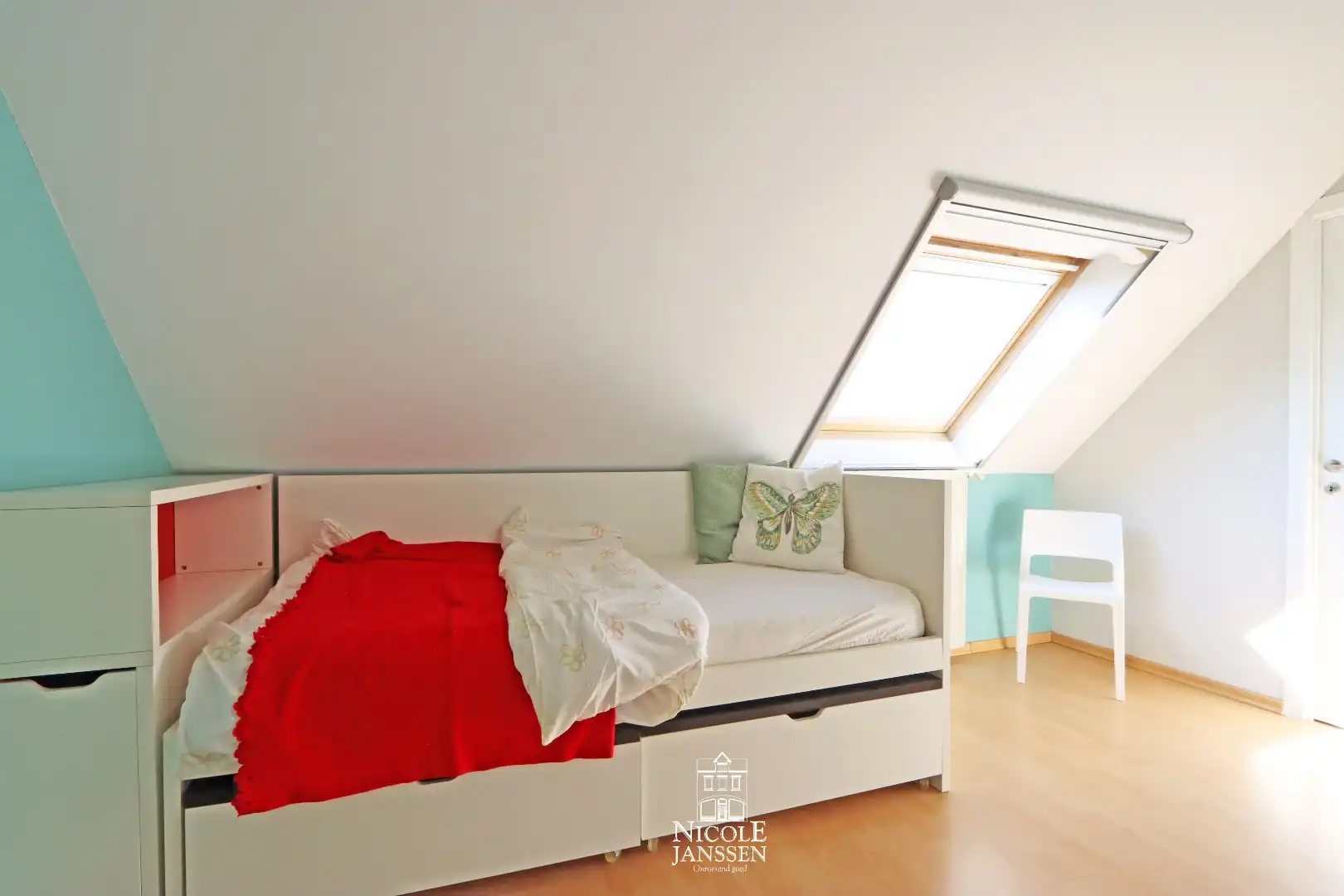 Verzorgd, instapklaar duplex-appartement met twee ruime slaapkamers en garagebox foto 11