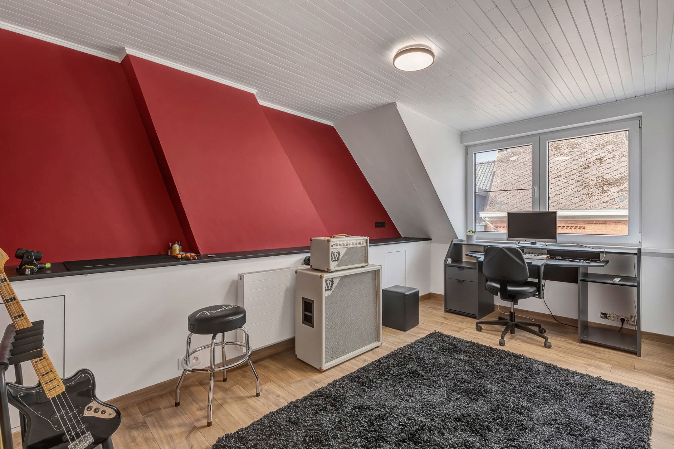 Gerenoveerde woning met 4 slaapkamers en 2 badkamers.  foto 17