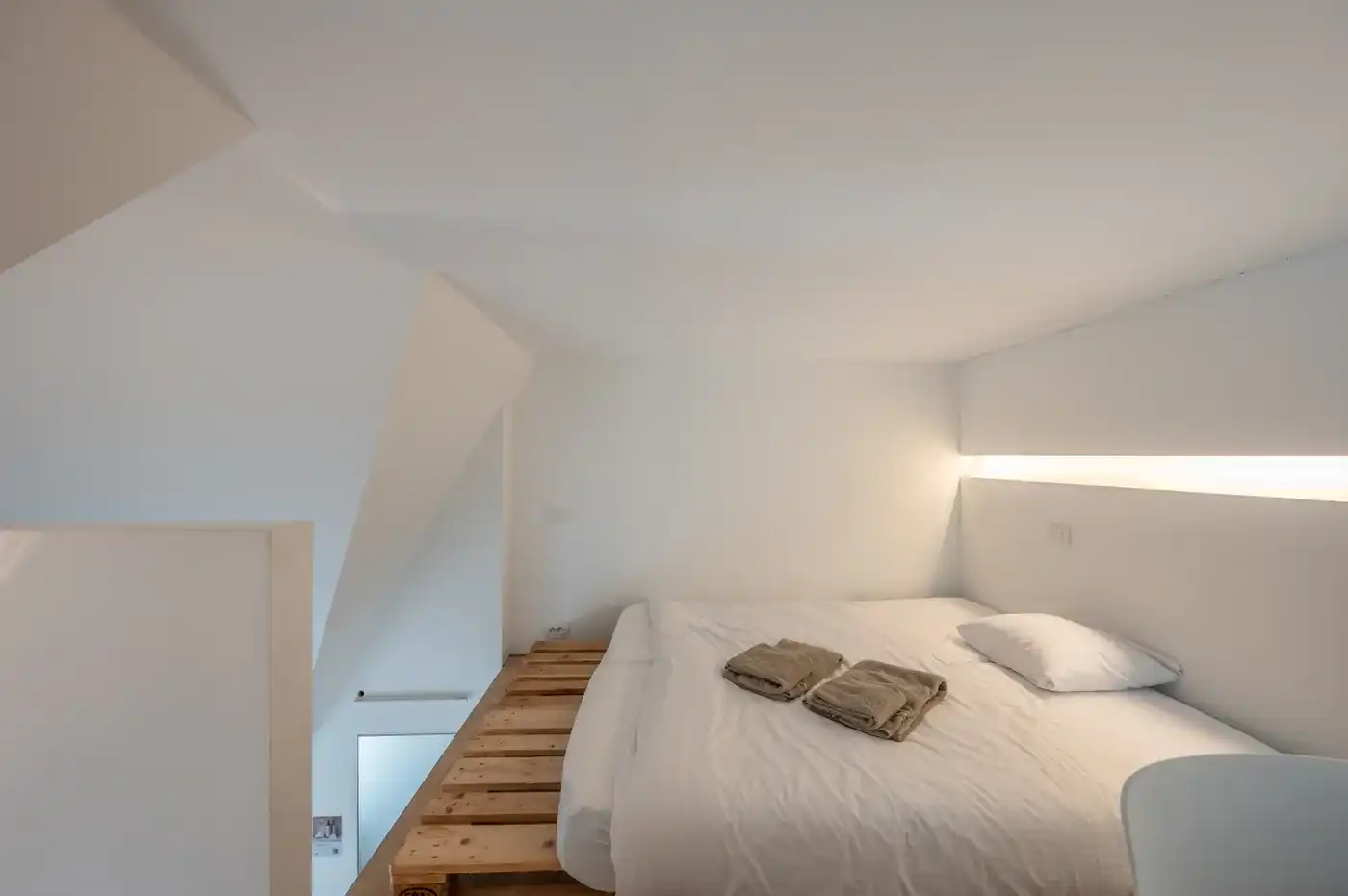 Gerenoveerde villa in Zoute, Knokke-Heist met 4 slaapkamers, tuin, garage, fietsenberging en 227m² hoogwaardige woonruimte. foto 15
