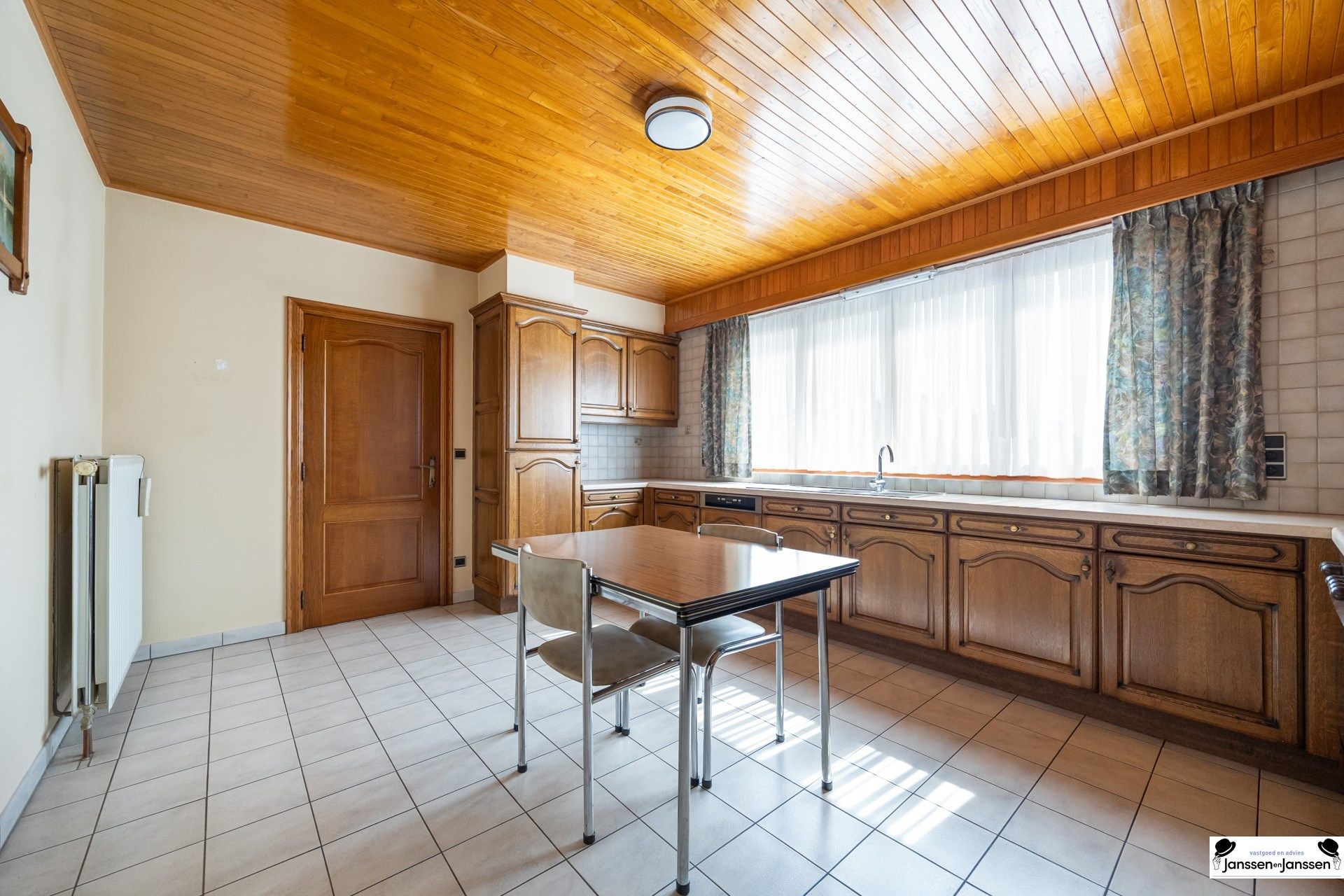Ruime gezinswoning met 3à4 slaapkamers, kelder op een centrale locatie! foto 12