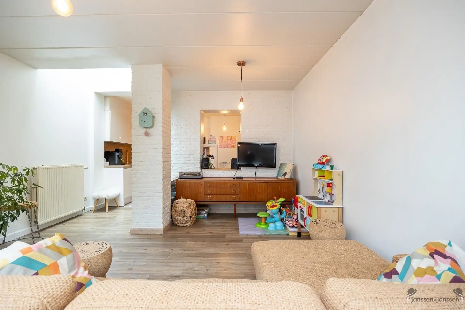 Topwoning met 4 slpks,zonnepanelen en EPC B foto 5