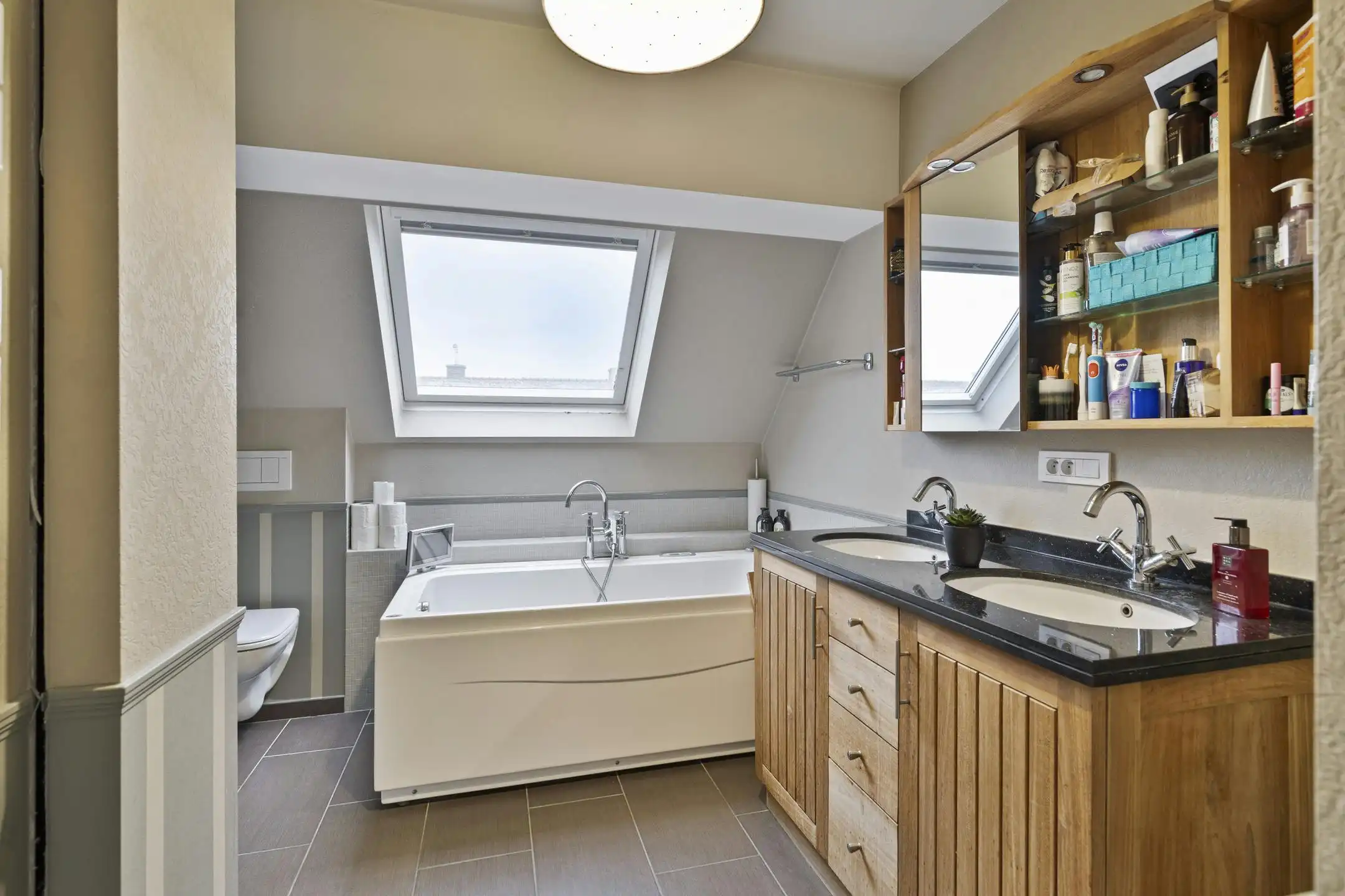 Instapklare bel-etage met 4 kamers te koop in Beveren-Leie foto 8