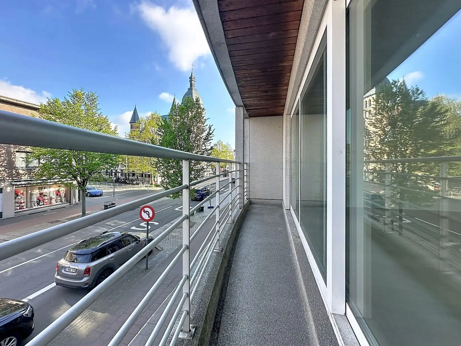 Appartement met ruim terras en P in centrum Brasschaat  foto 4