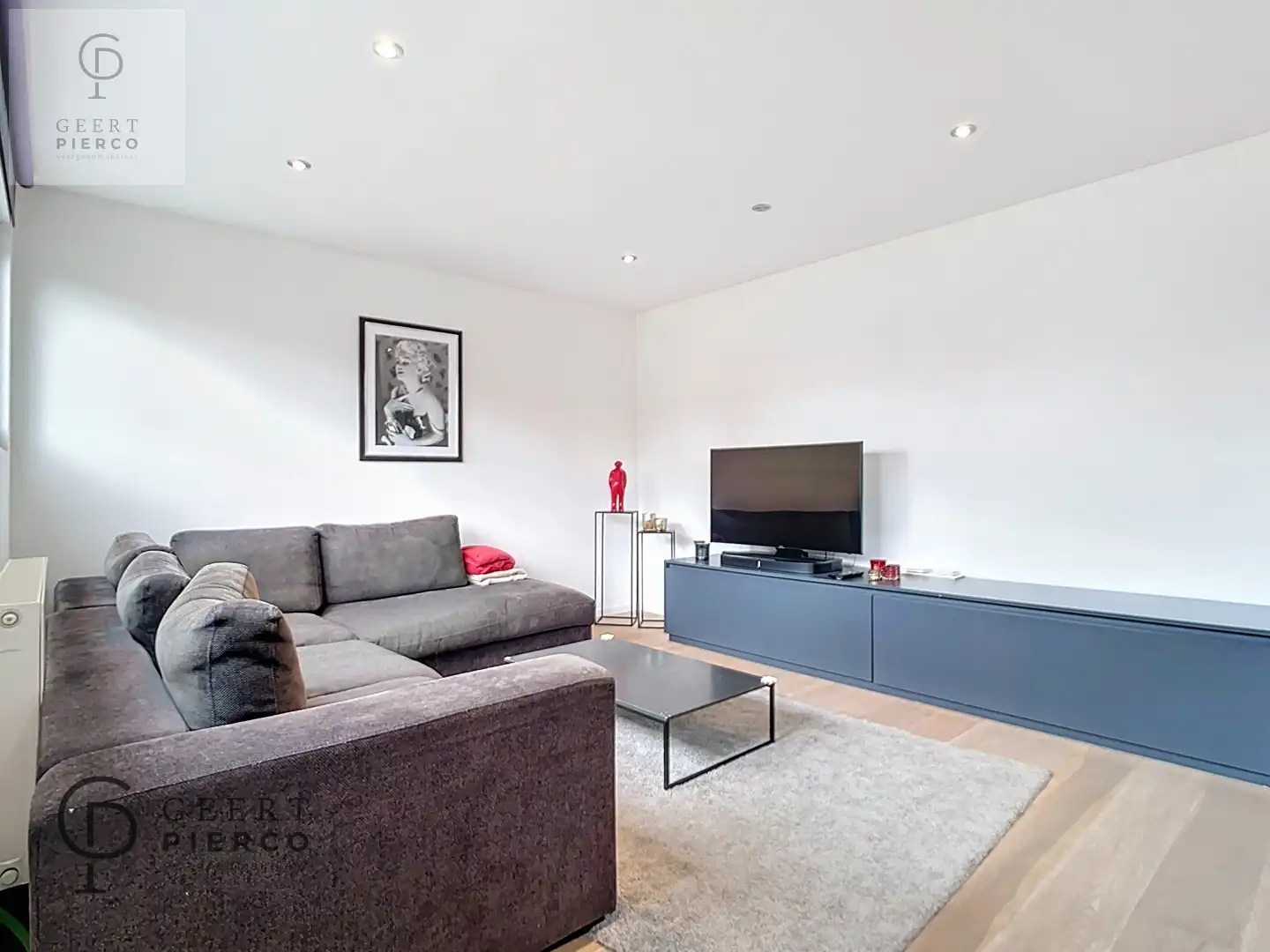 Prachtig nieuwbouwappartement met 2 garages foto 4