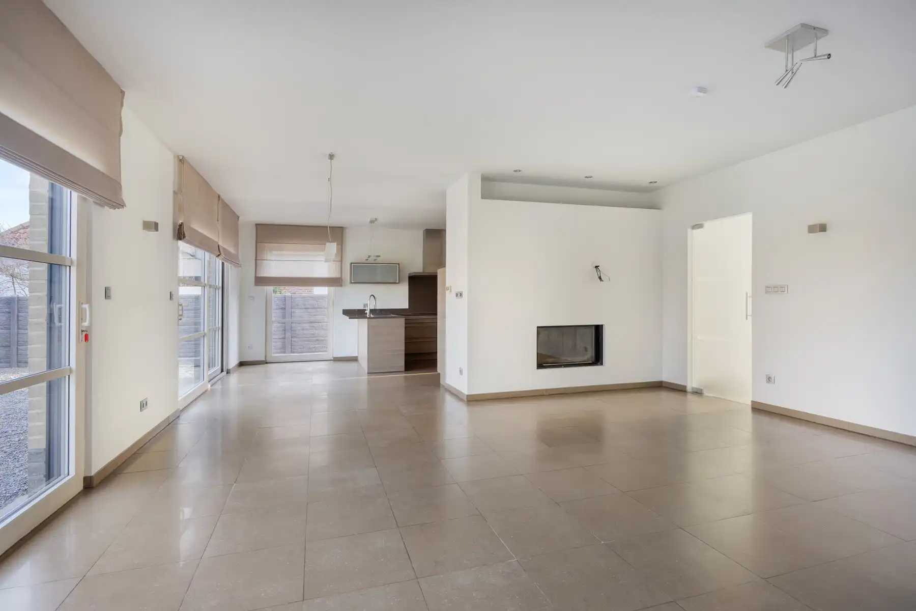 Luxueuze woning met 4/5 slpk. op 11a90ca in Neeroeteren.  foto 7