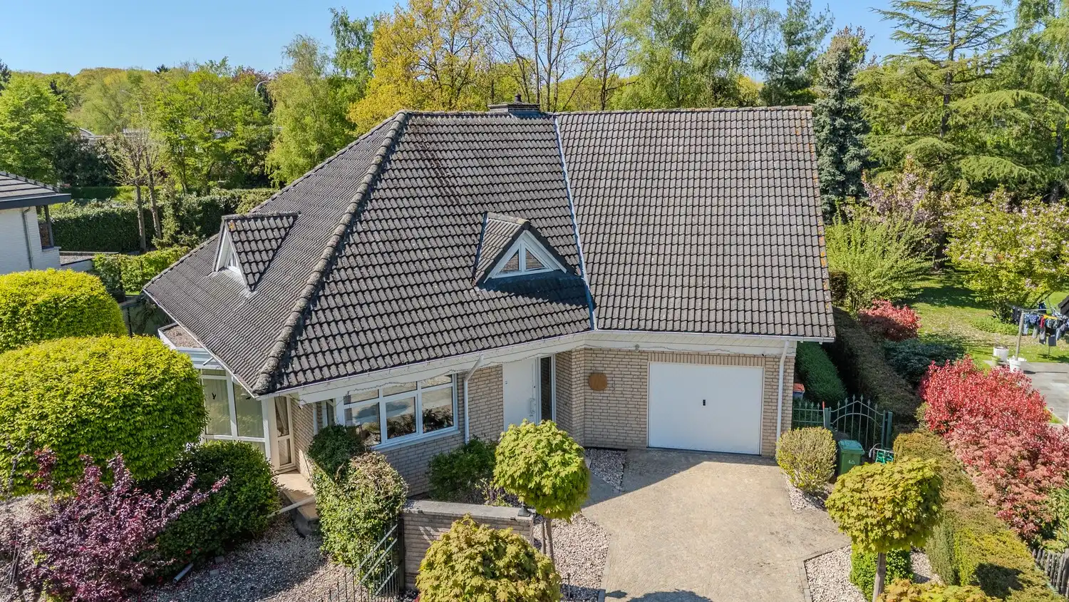 Ruime, instapklare vrijstaande woning met 5 slaapkamers en 3 badkamers in het gezellige Neerharen! foto 5