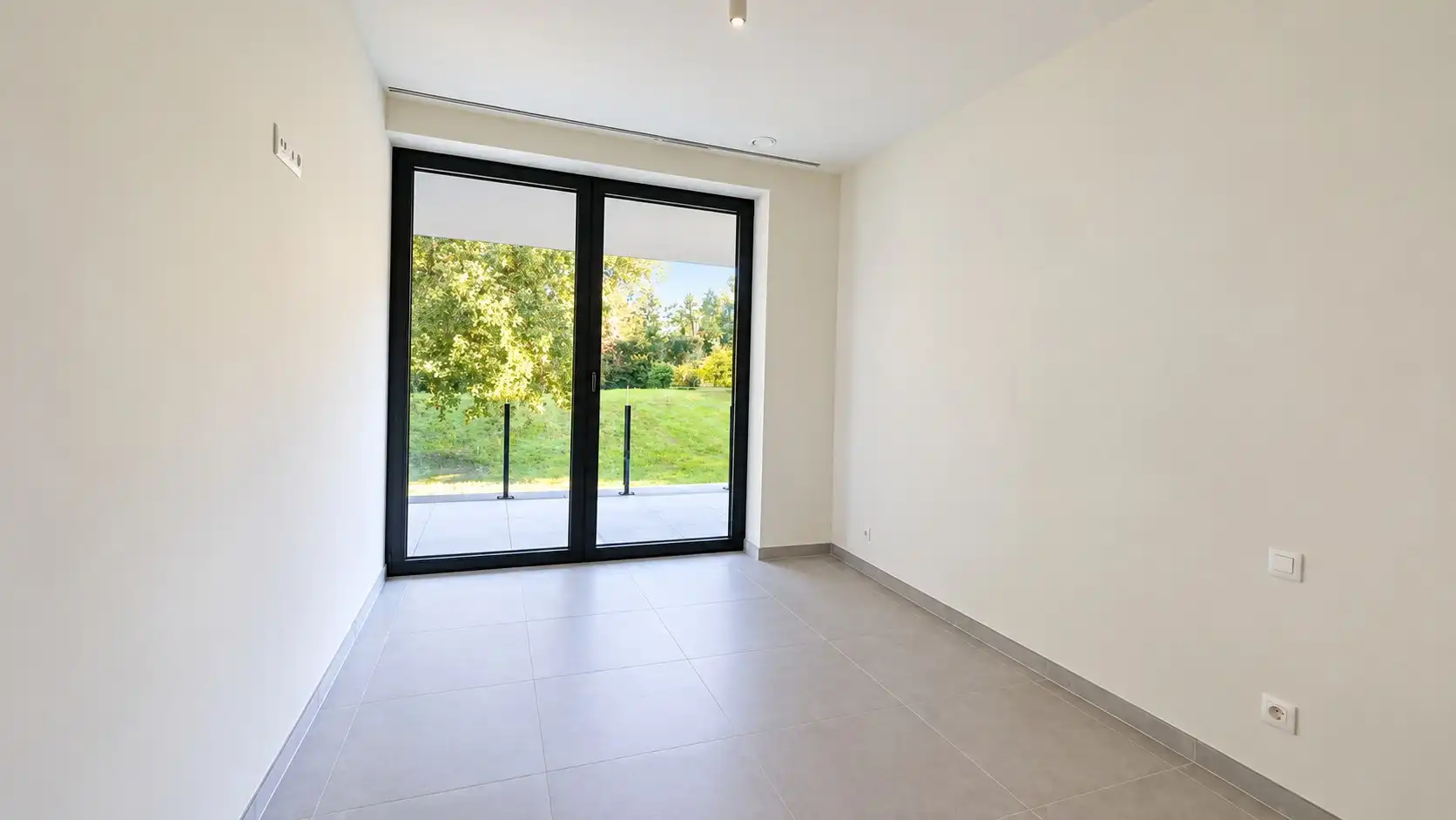 Modern en energiezuinig appartement met ruim terras in groene omgeving foto 11