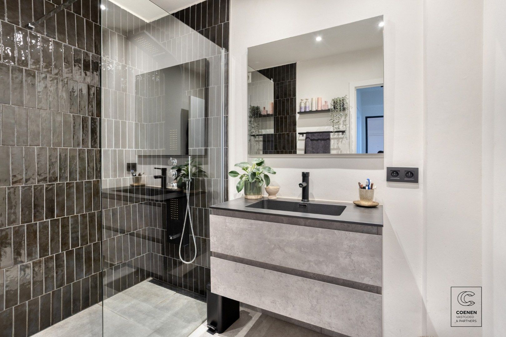 Stijlvol gerenoveerd appartement met 2 slaapkamers & zonnig terras op toplocatie te Berchem foto 16