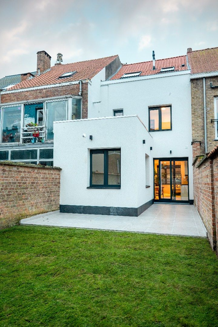 KLASSEVOL GERENOVEERDE WONING NABIJ CENTRUM EN STRAND OOSTENDE foto 11