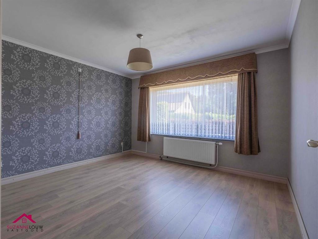 Vrijstaande, op te frissen woning foto 26