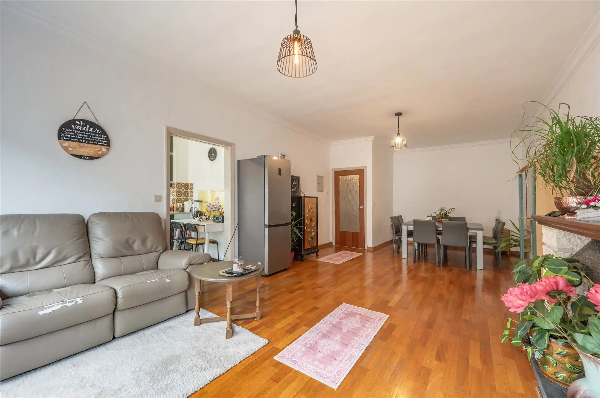 Centraal gelegen 2 slaapkamerappartement te huur foto 4