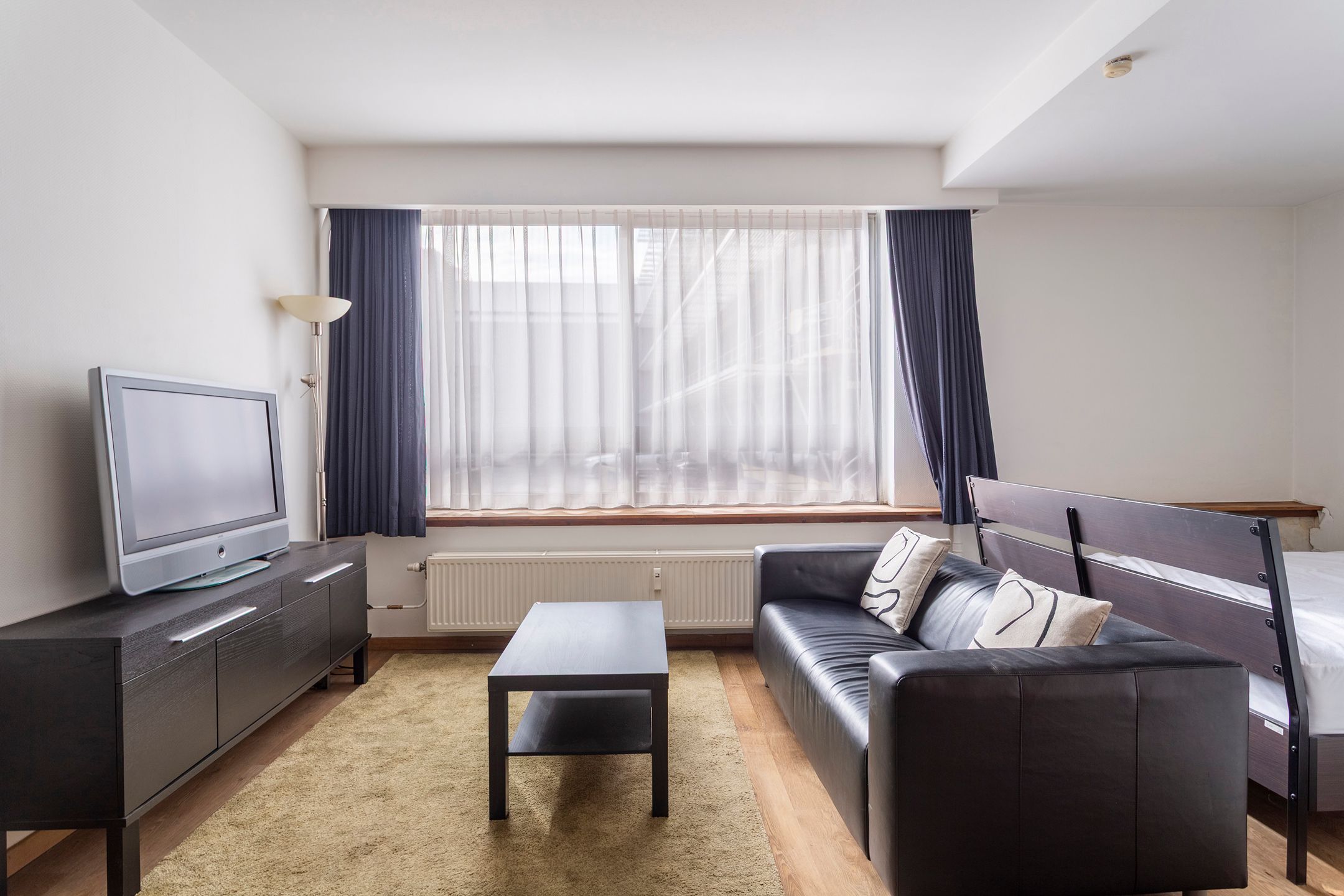 volledig gemeubeld studioappartement aan het Theaterplein foto 12