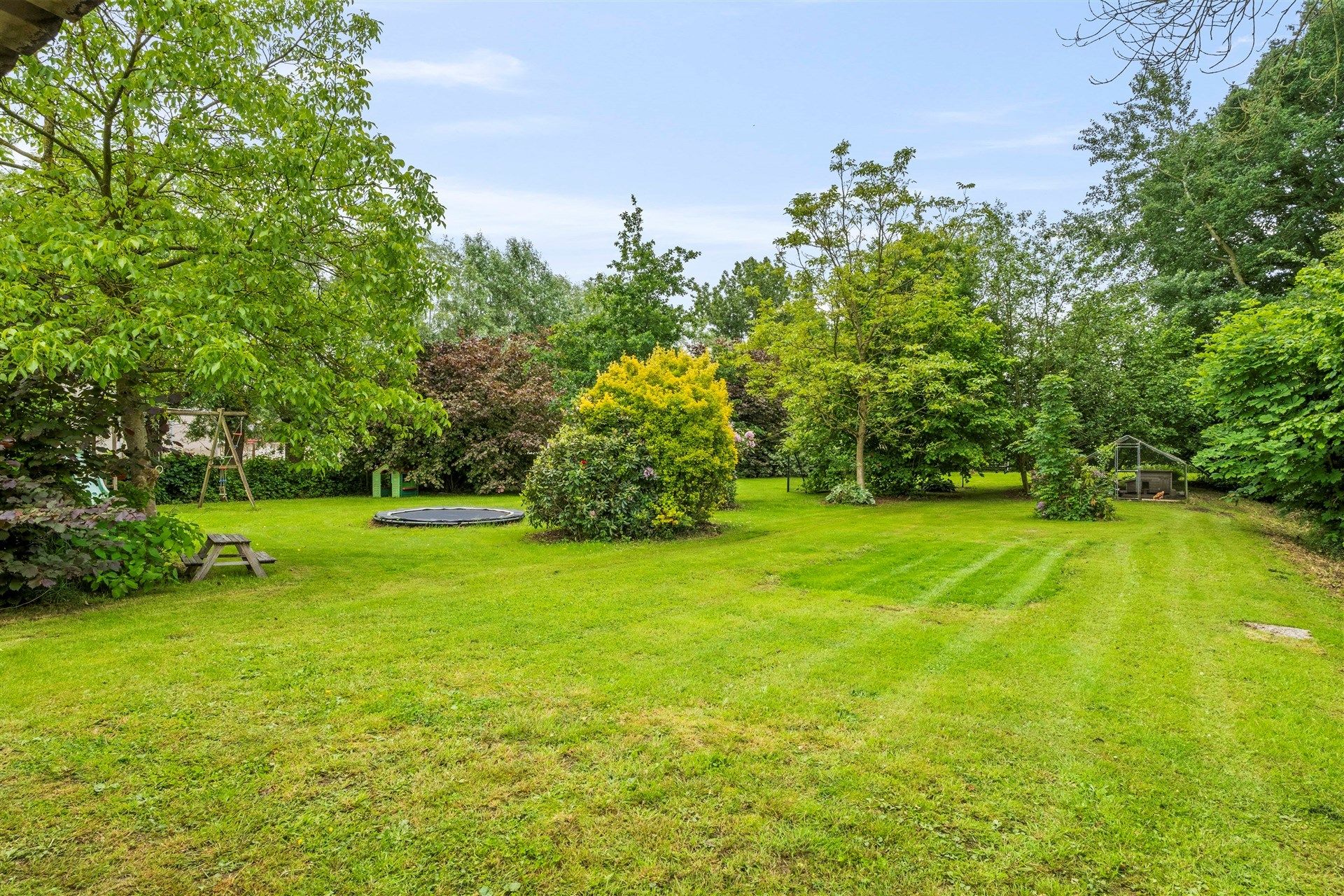 Open bebouwing met 5 slaapkamers op 2.561m² grond foto 3