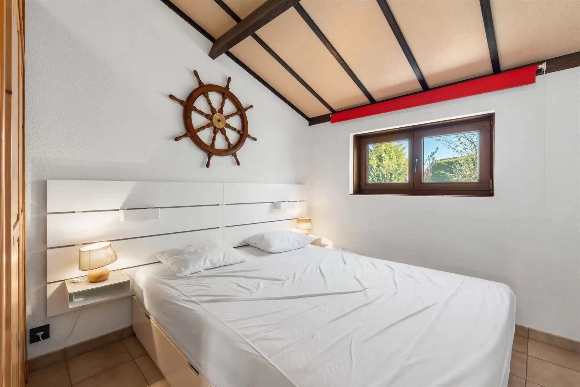 Leuke vakantiewoning met parking in park! foto 12