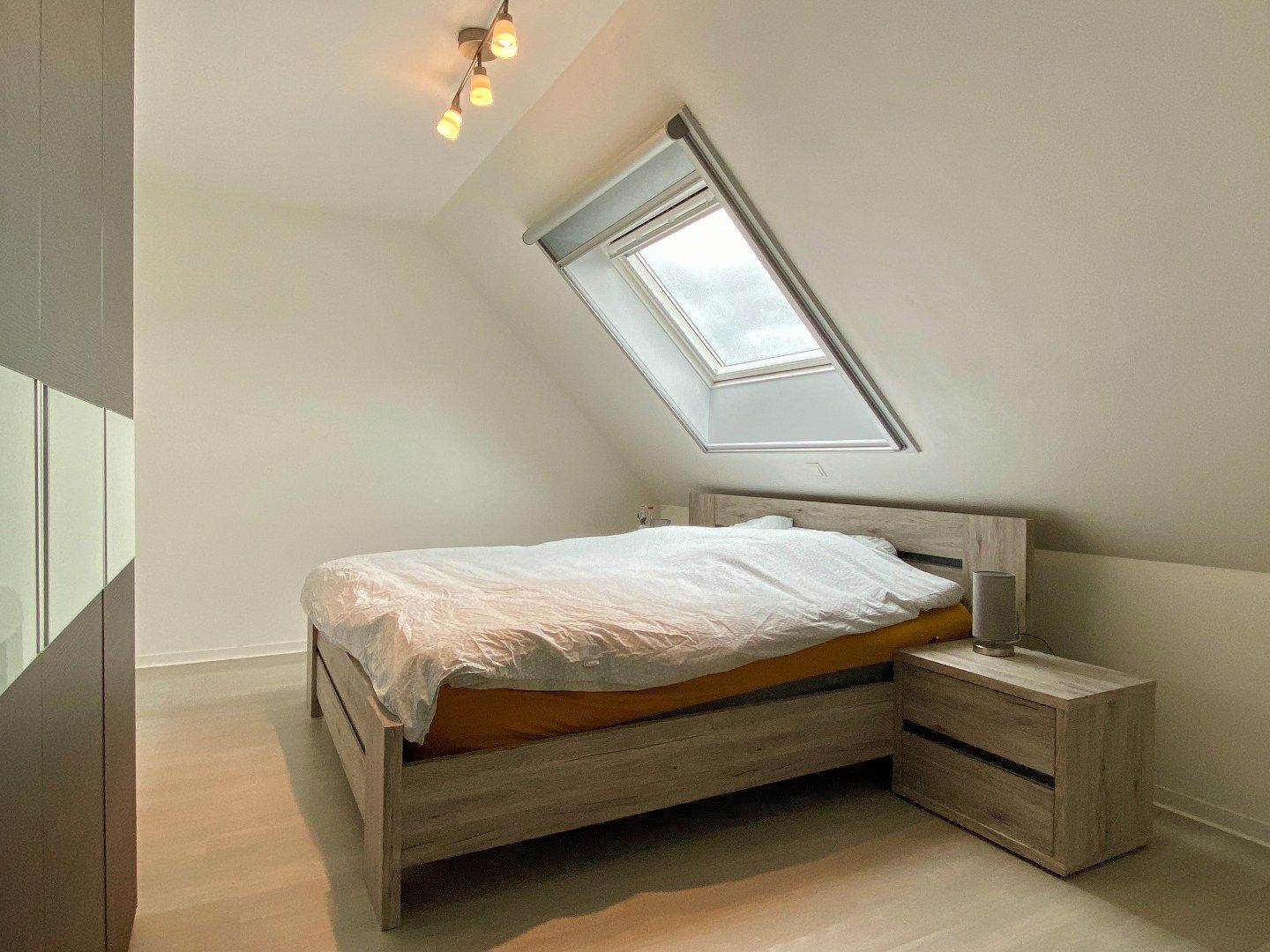 Verzorgde woning met drie slaapkamers en zuidgerichte tuin te huur in mooie buurt te Kuurne! foto 10
