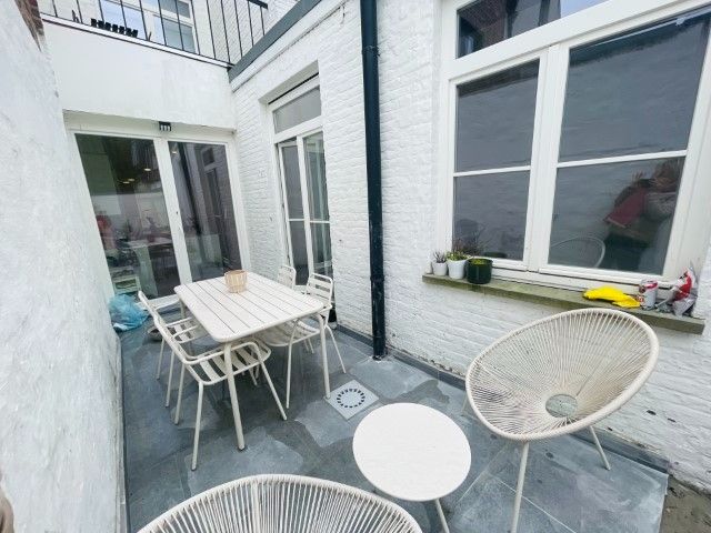 Brugge centrum, Heel leuk totaal vernieuwd  modern appartement met 1 slaapkamer en grote stadspatio. VRIJ : 1 Juni 2025 foto 12