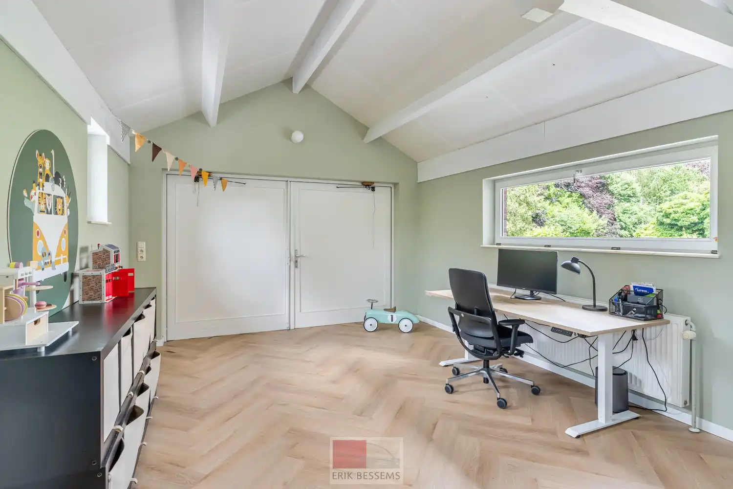Instapklare gezellige vrijstaande woning met een woonopp. van circa 185 m2 op een perceel van 17a53ca foto 25