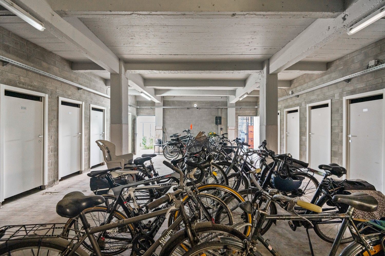 Recent appartement met 2 slaapkamers en terras te Borgerhout! foto 16