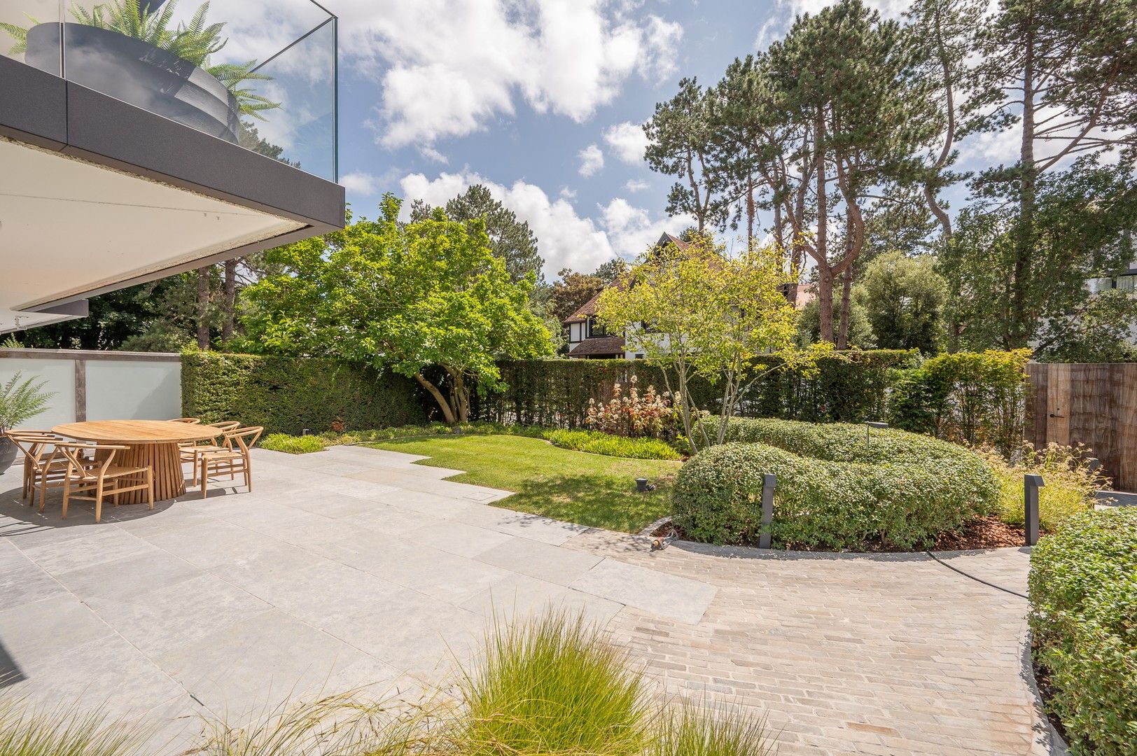 Magnifiek tuinappartement met tuin op het zuid-westen, rustig gelegen in het Zoute. foto 17