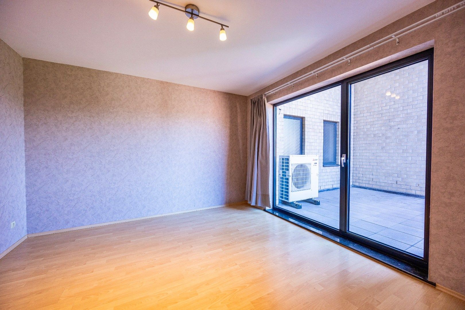 Instapklaar en energiezuinig appartement met 2 slpk te Buizingen. foto 9