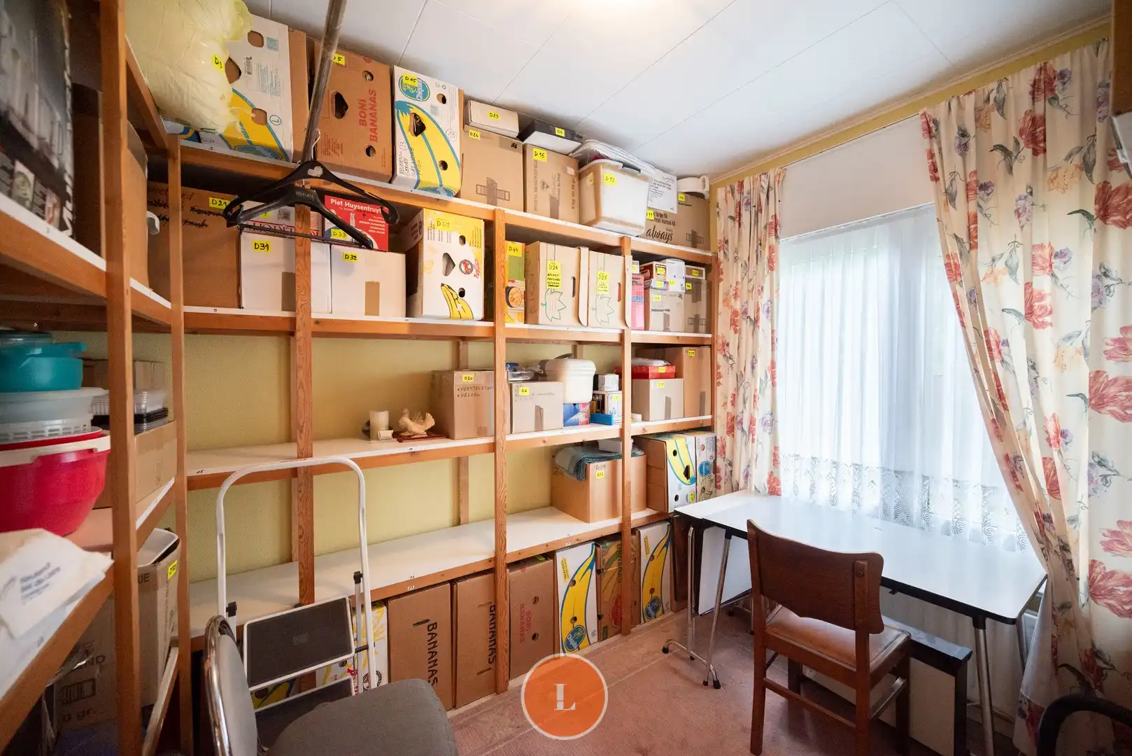 Te koop bungalow met 4 slaapkamers en ruime garage in rustige buurt foto 14