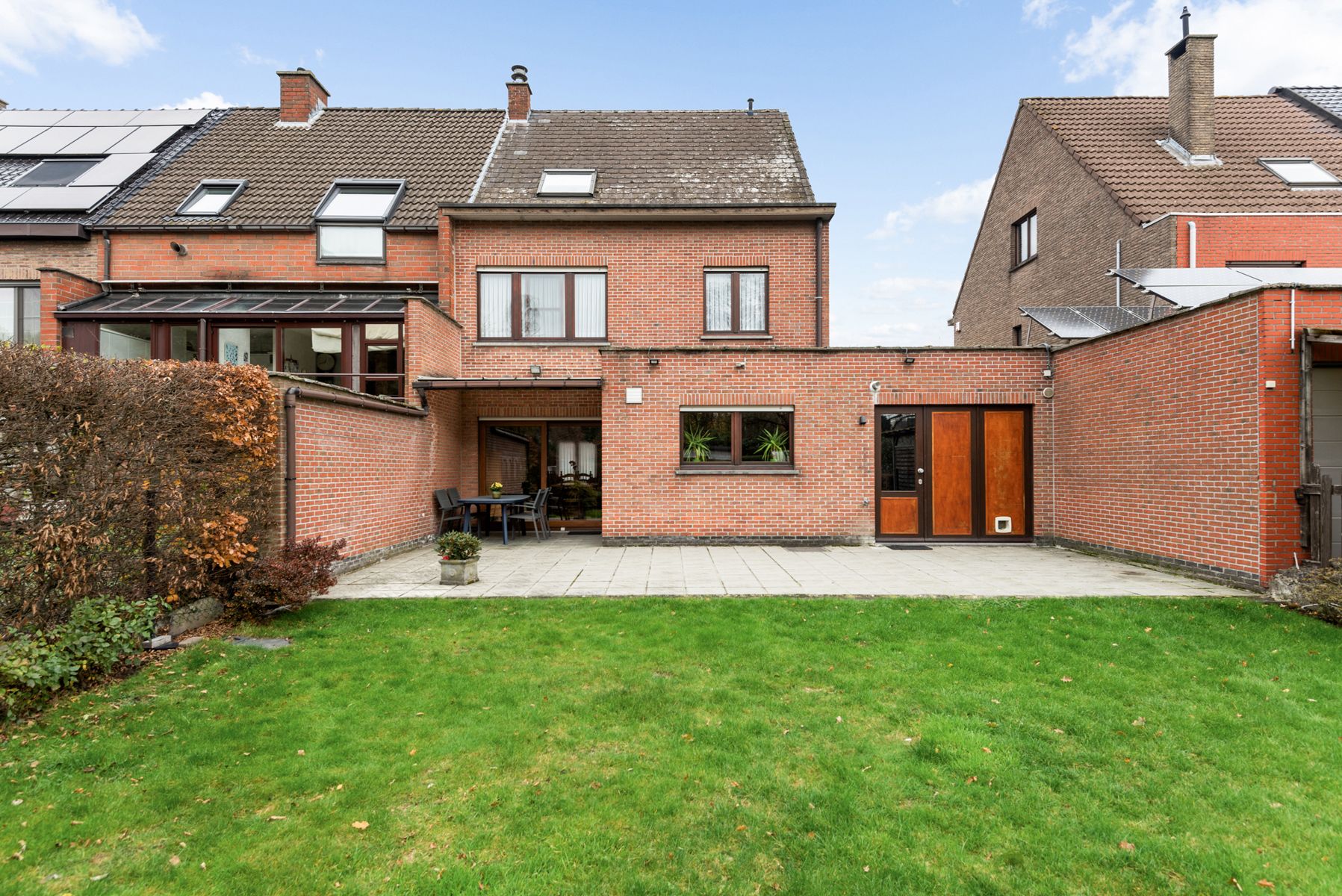 Kom de ruimte ontdekken in en achter deze halfopen bebouwing foto 3