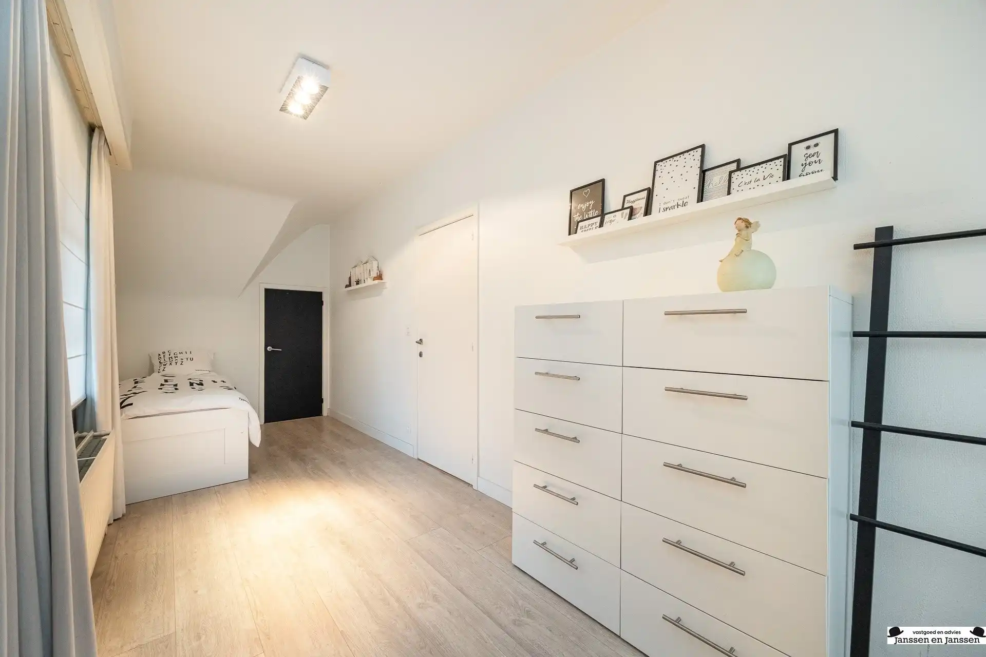 Charmante villa op toplocatie in hartje Ekeren foto 24