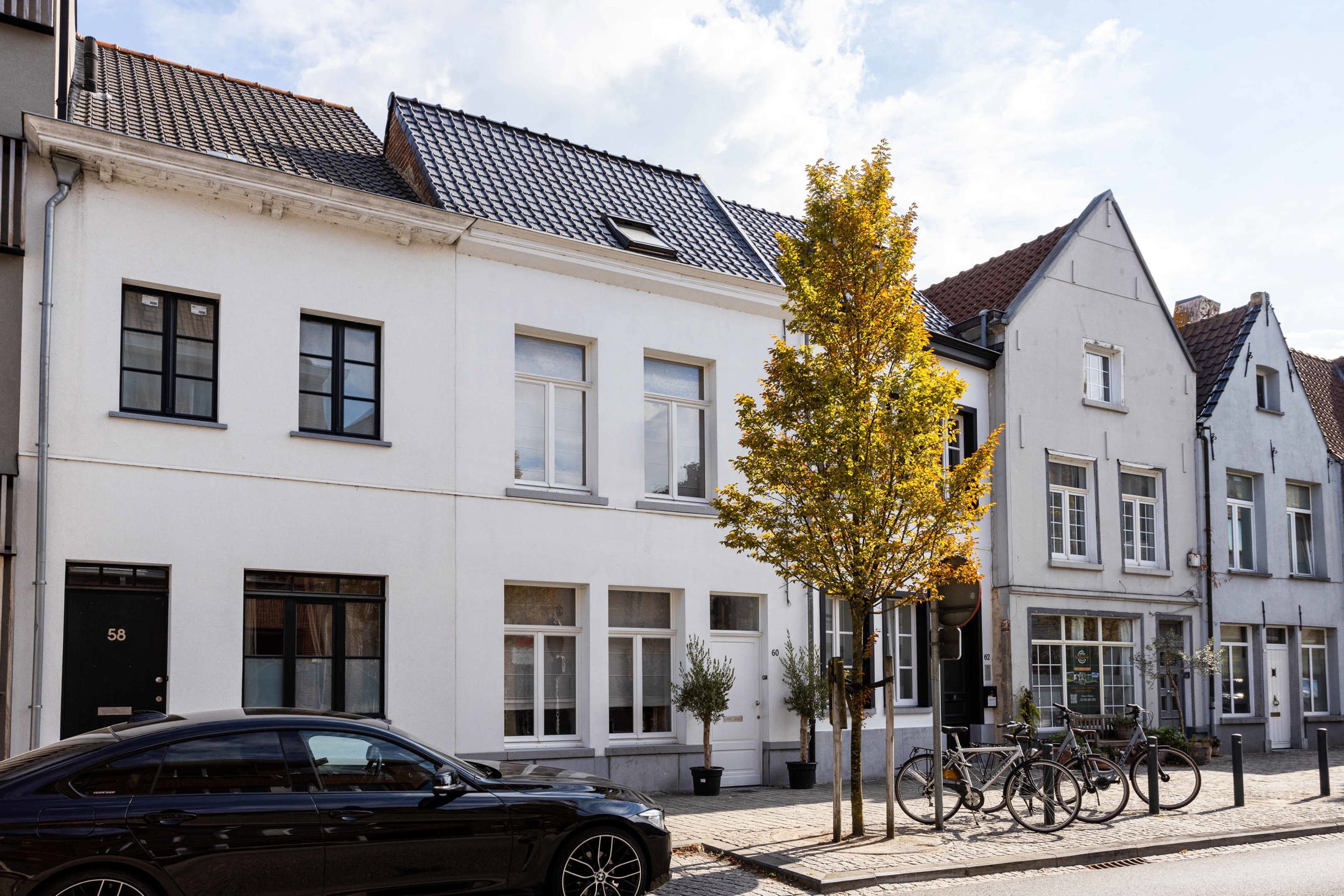 Energiezuinige, karaktervolle woning met 3slpks en stadstuin foto {{pictureIndex}}