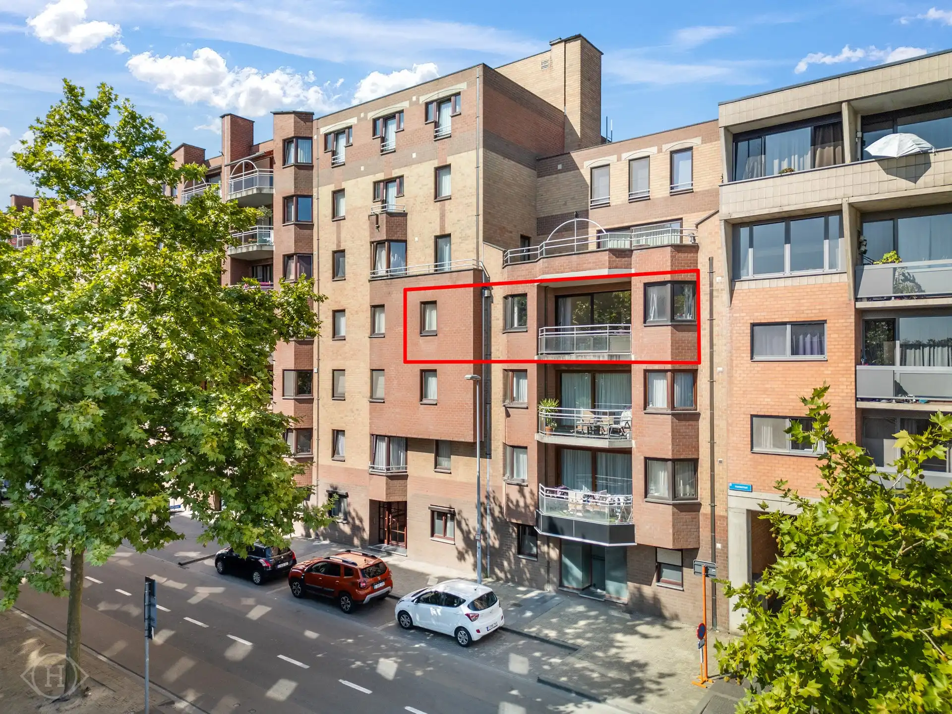 Volledig gerenoveerd 2-slpk appartement met garagebox foto 24