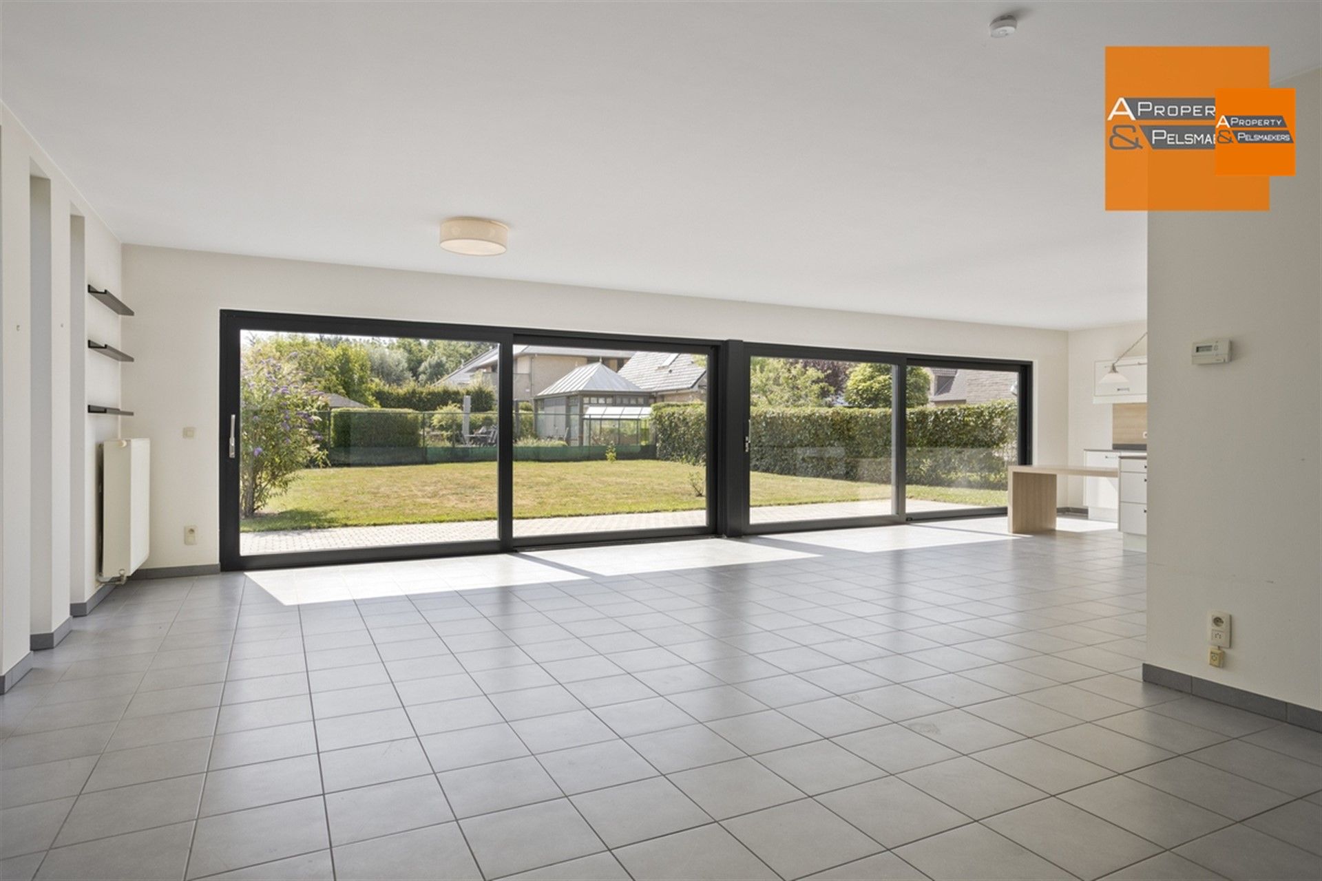 Een stijlvolle villa gelegen in een rustige straat in Kortenberg.

 foto 2