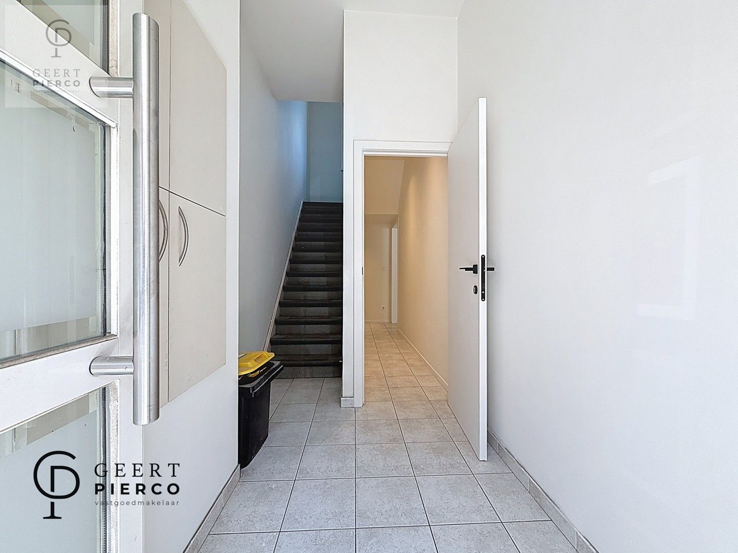 Knap gerenoveerd appartementsgebouw foto 3