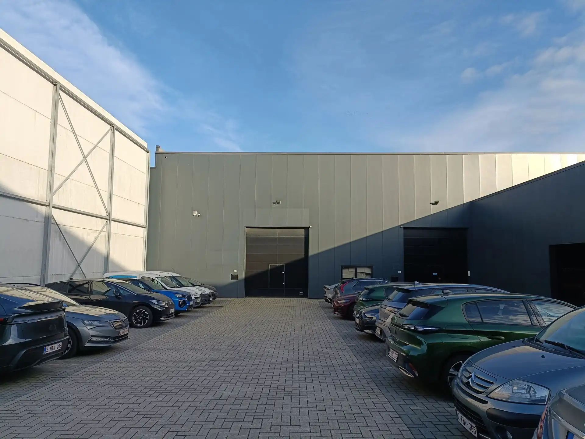 KMO-unit te koop op de 'La Corbeille' site foto {{pictureIndex}}