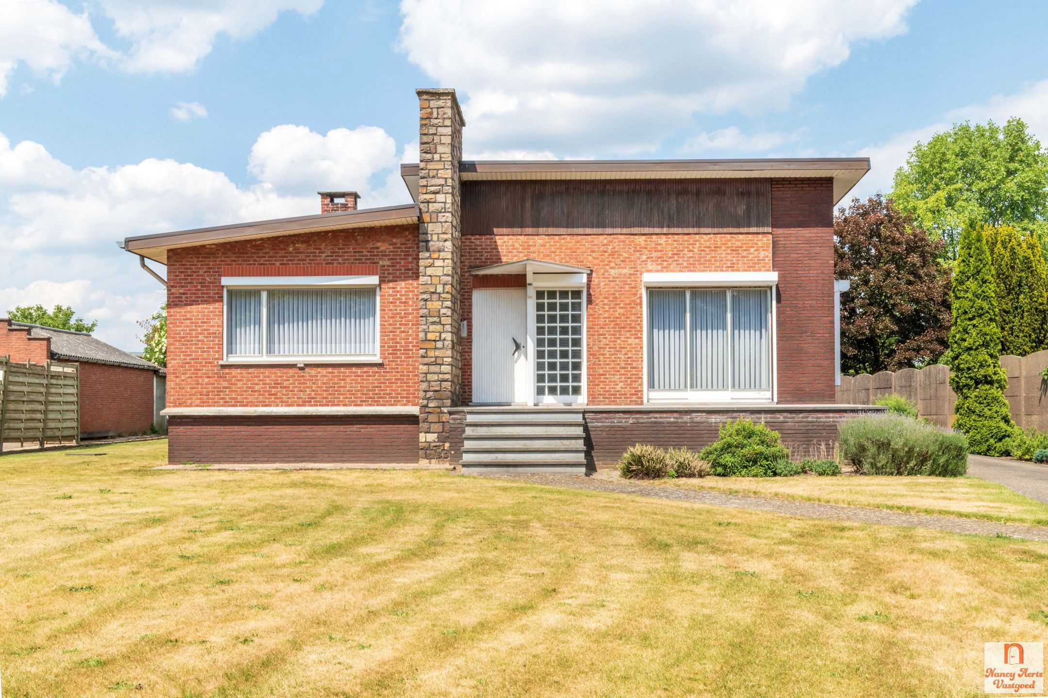 Vrijstaande, goed onderhouden woning op 20 are grond foto 32